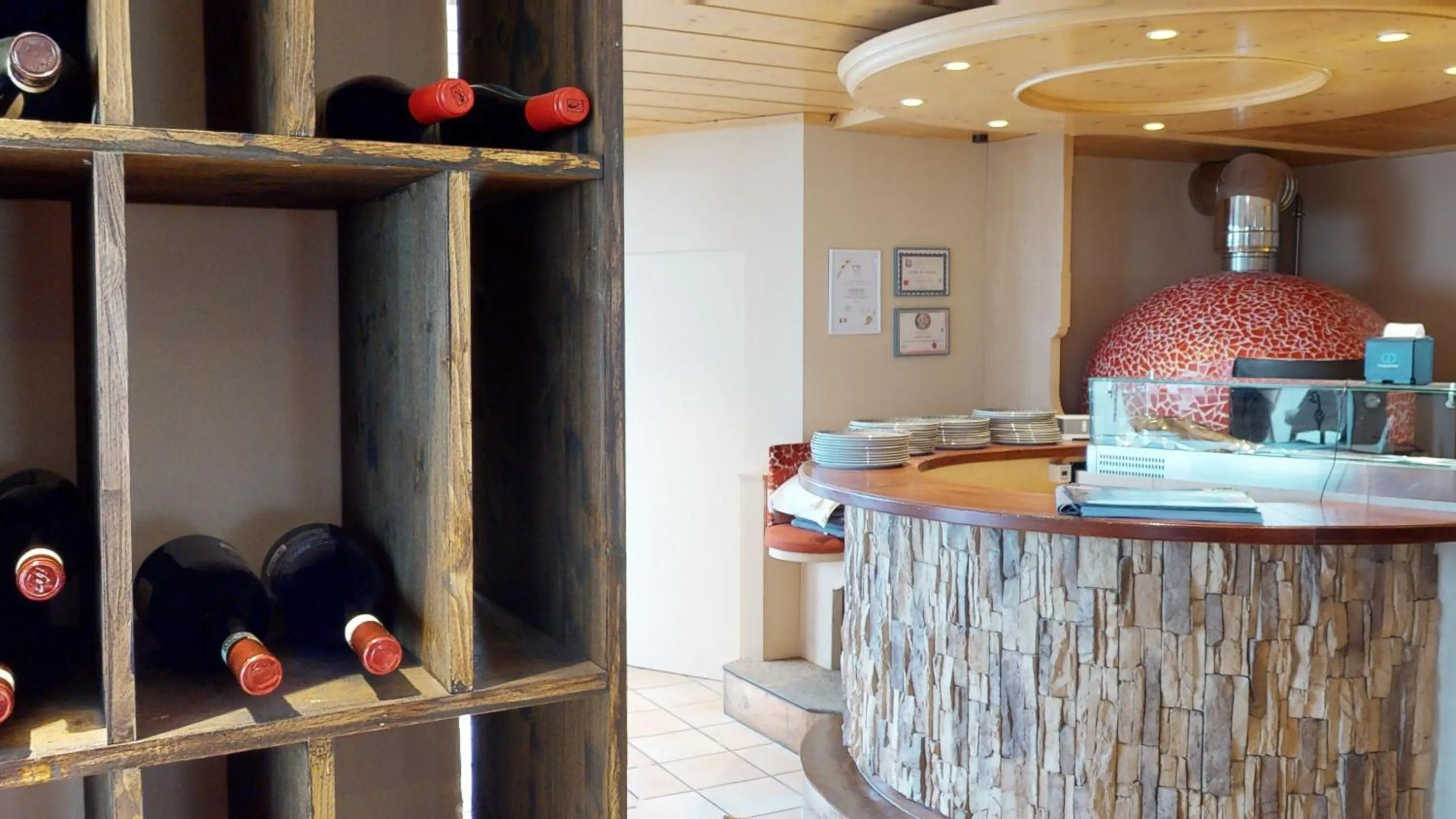 Restaurant/places to eat in Wellness Aparthotel Panorama Alpin - Ferienwohnungen Jerzens im Pitztal