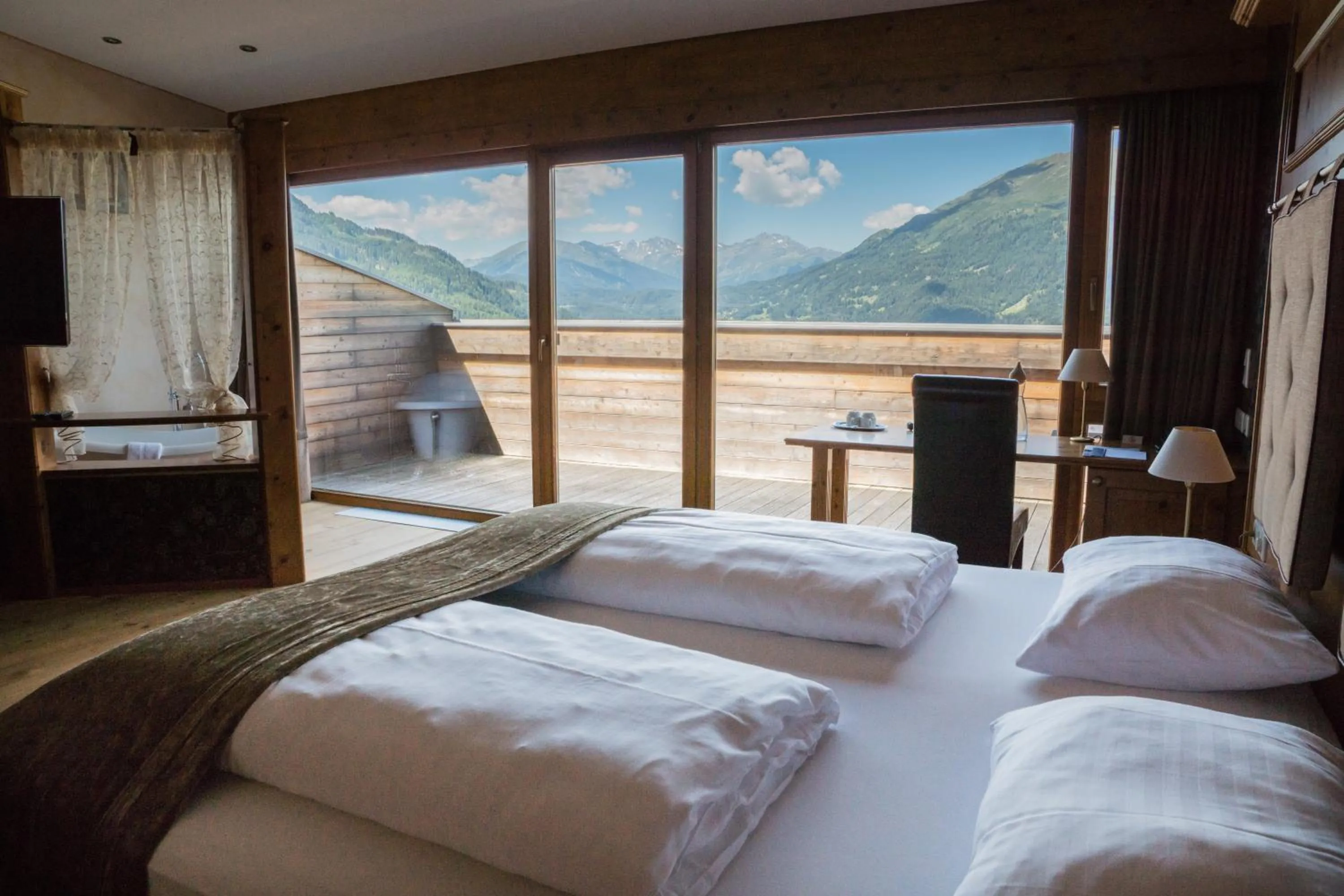 Bed in Wellness Aparthotel Panorama Alpin - Ferienwohnungen Jerzens im Pitztal