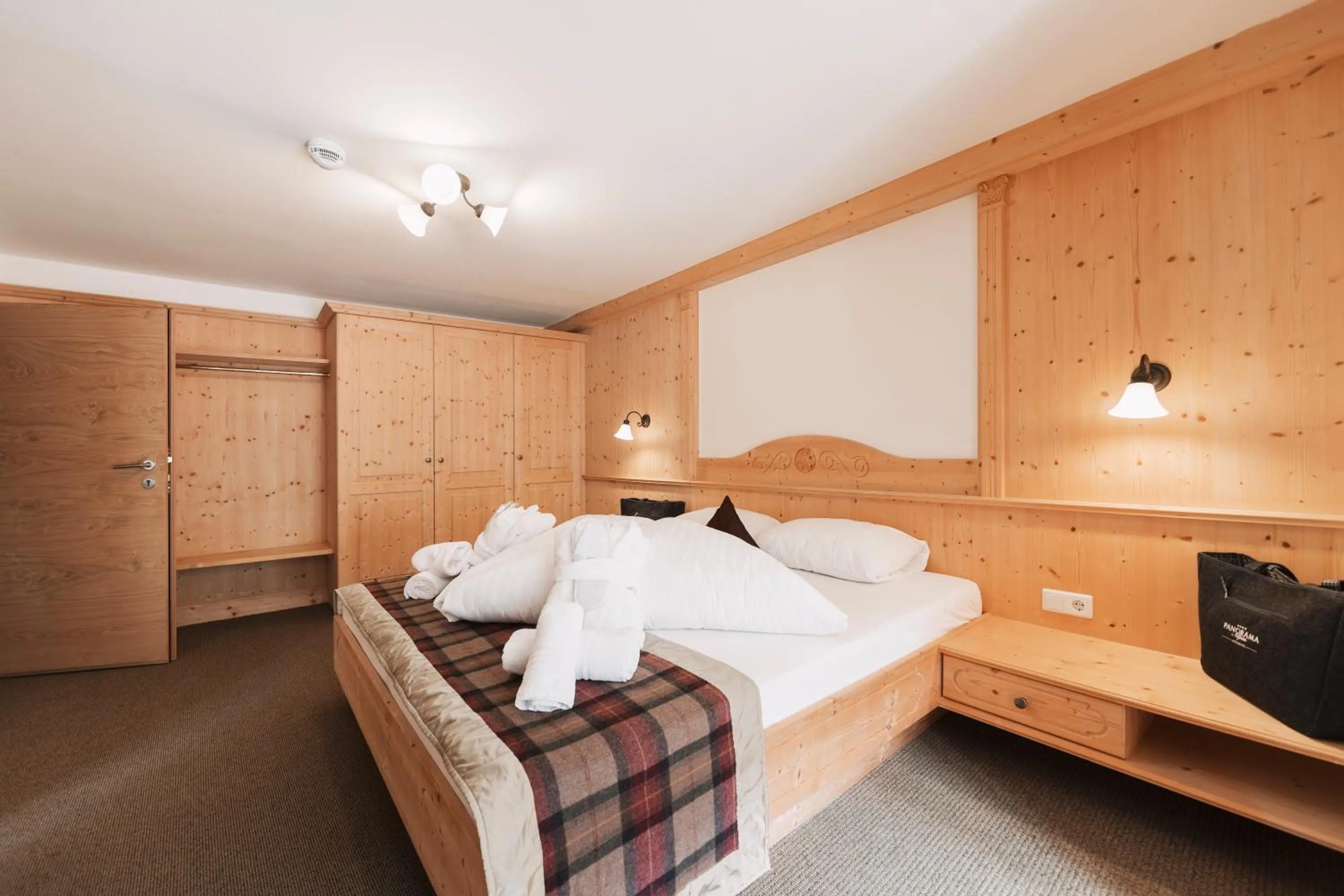 Bedroom, Bed in Wellness Aparthotel Panorama Alpin - Ferienwohnungen Jerzens im Pitztal