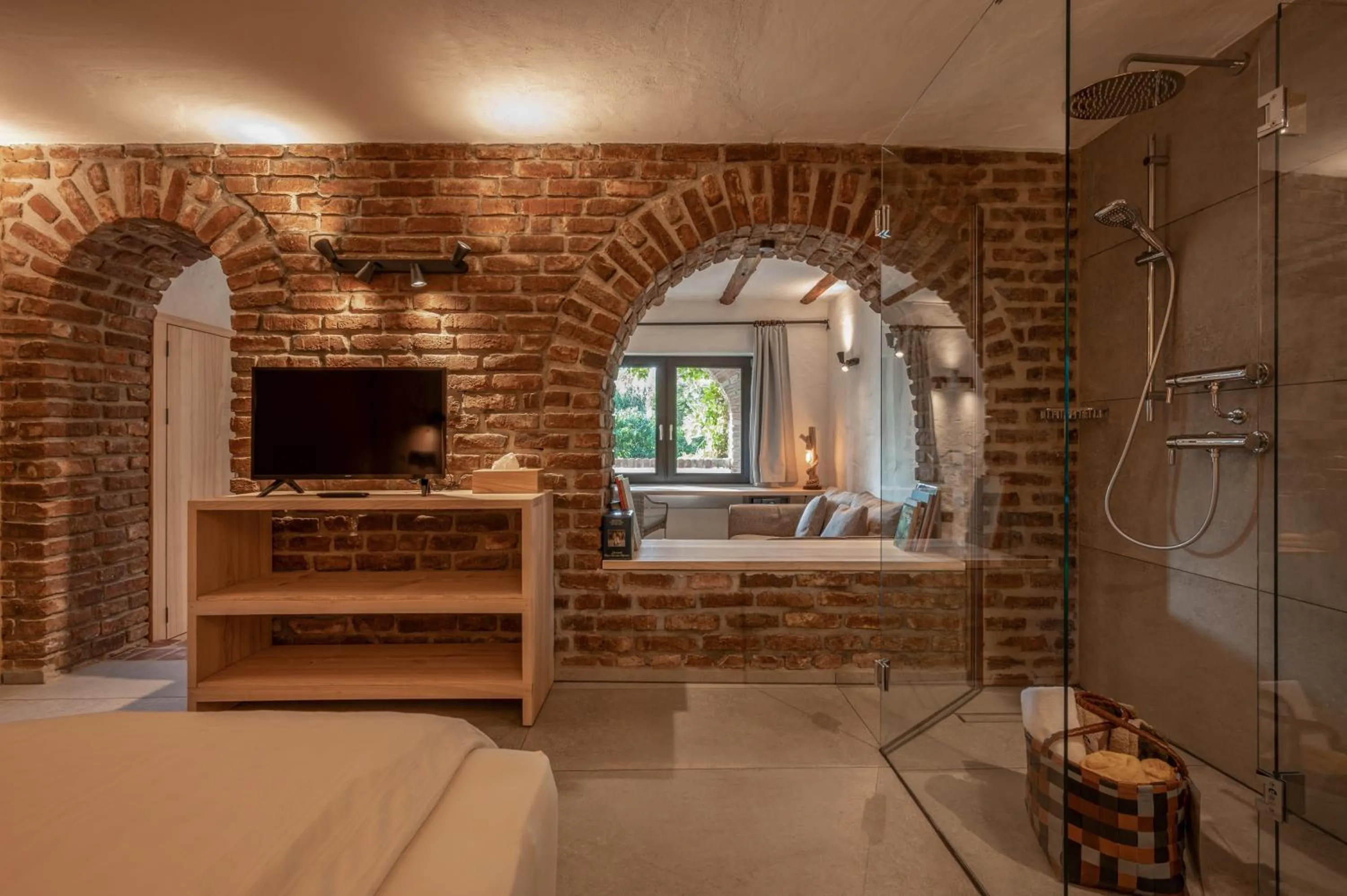 Shower, Bed in Hotel Land Gut Höhne