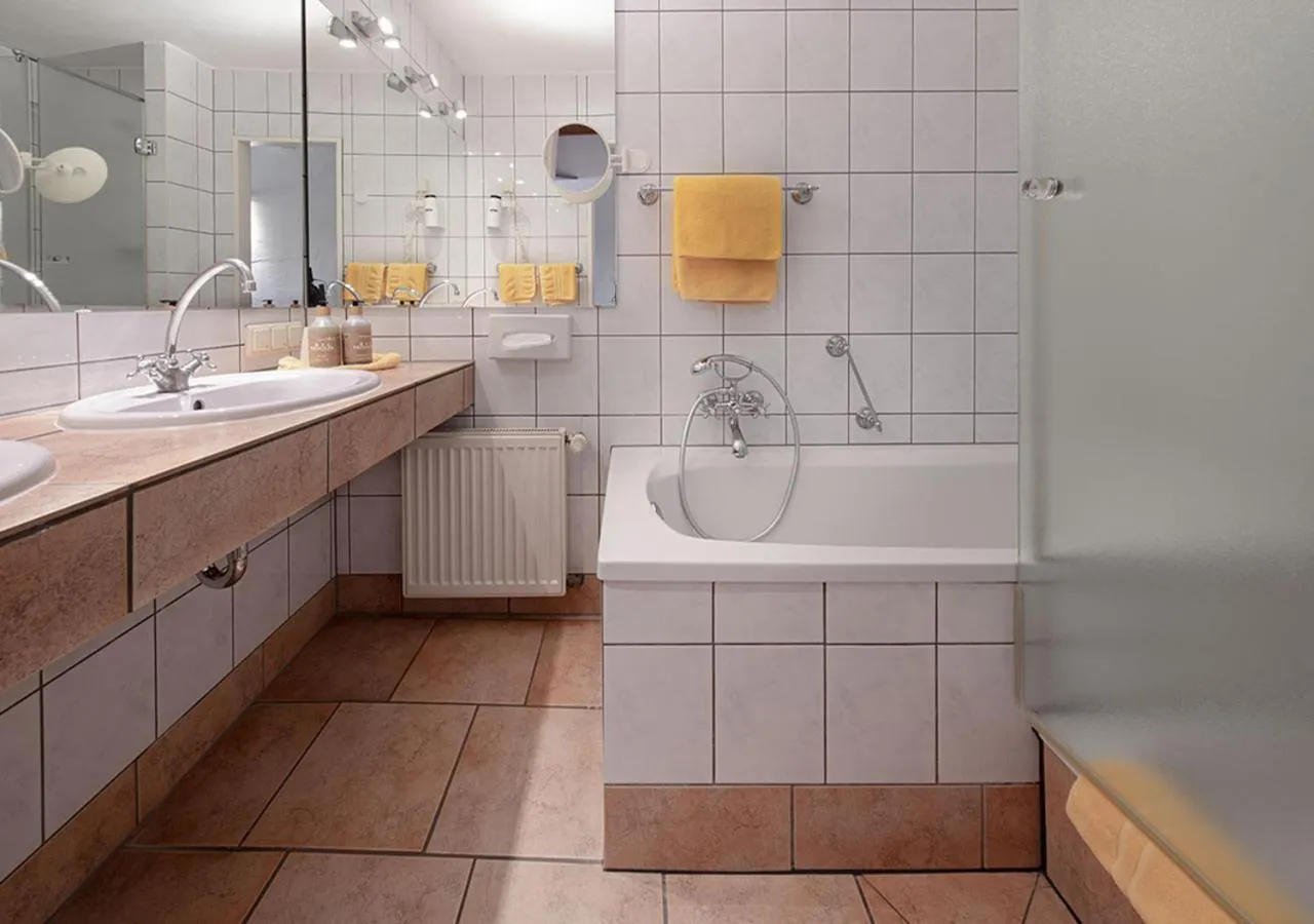 Shower in Hotel Land Gut Höhne