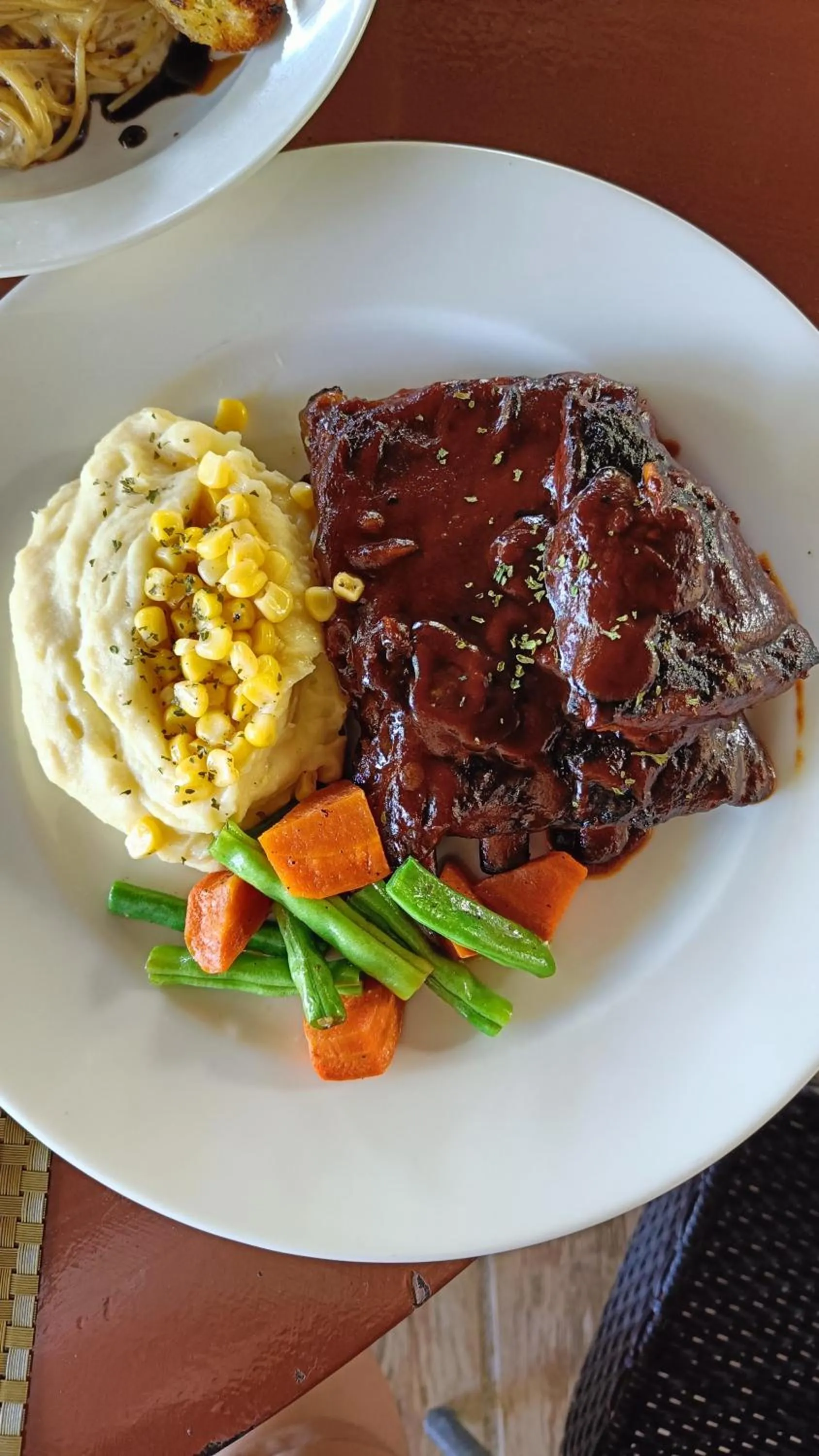 Restaurant/places to eat in The Henry Resort Taramindu Laiya