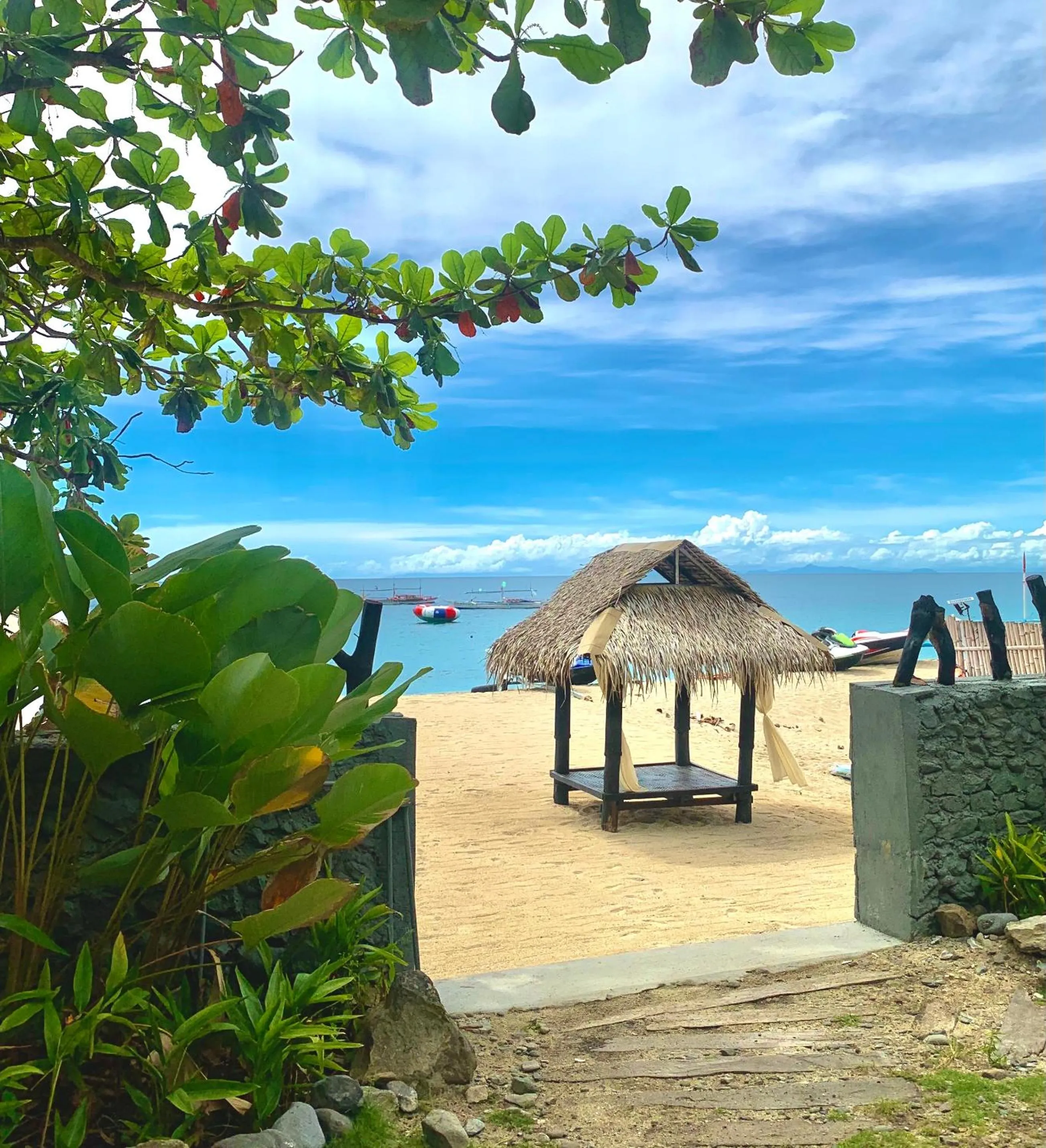 Beach in The Henry Resort Taramindu Laiya