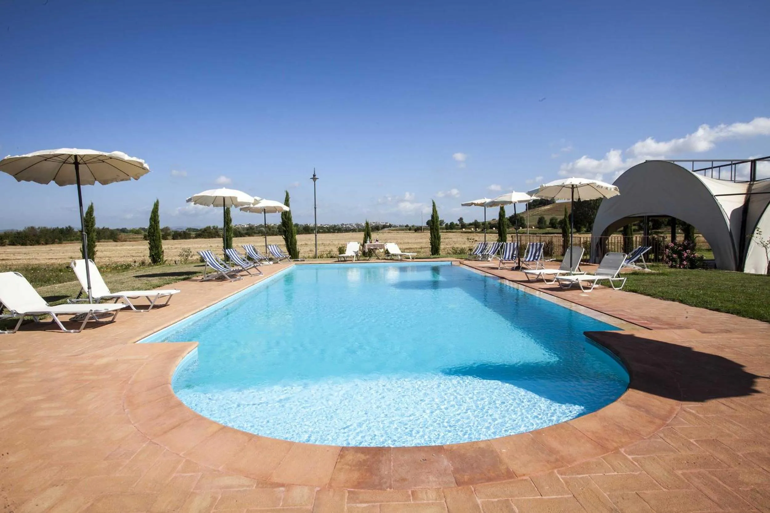 Swimming pool in Relais La Leopolda