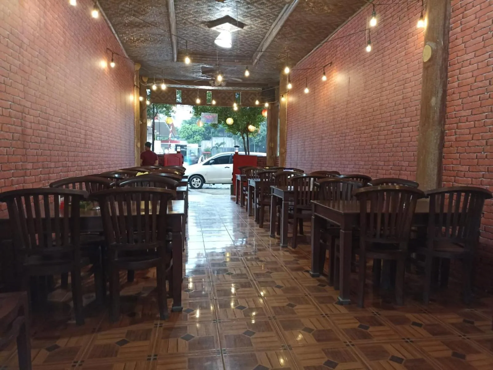 Restaurant/places to eat in Hoya Residence Syariah