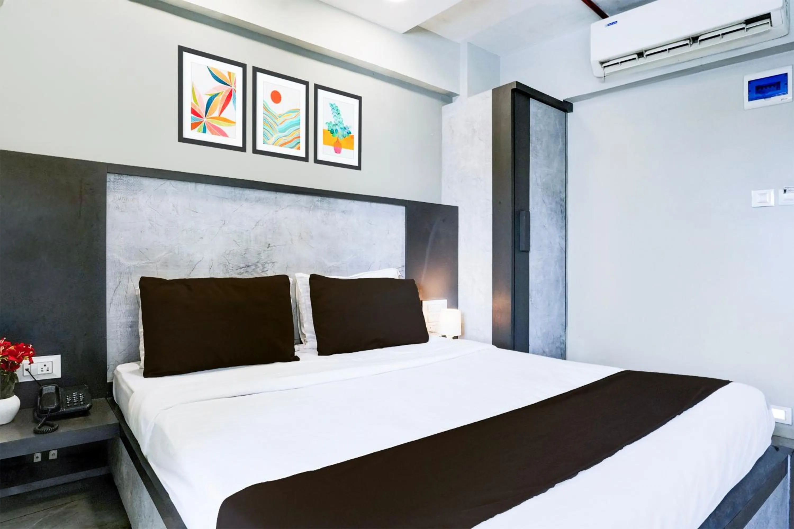 Bedroom, Bed in Super Townhouse Oak Vashi