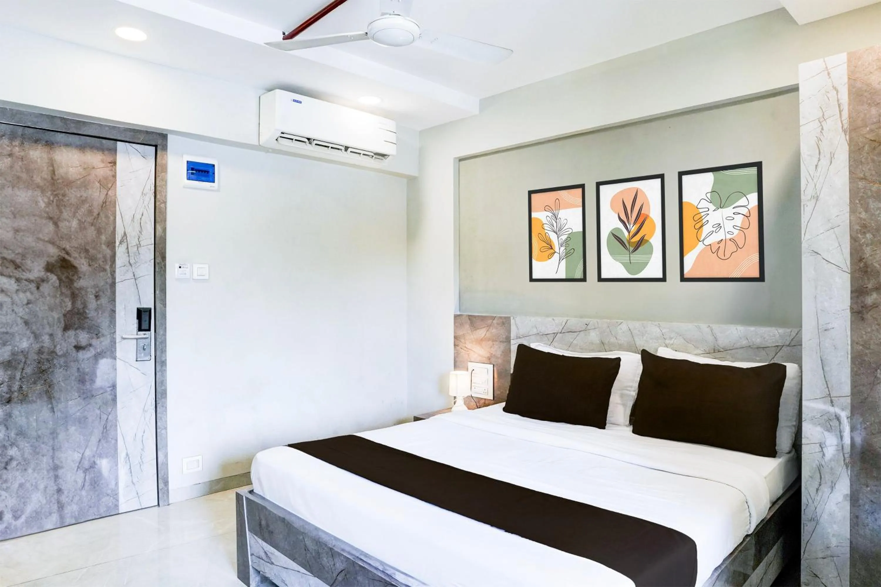 Bedroom, Bed in Super Townhouse Oak Vashi