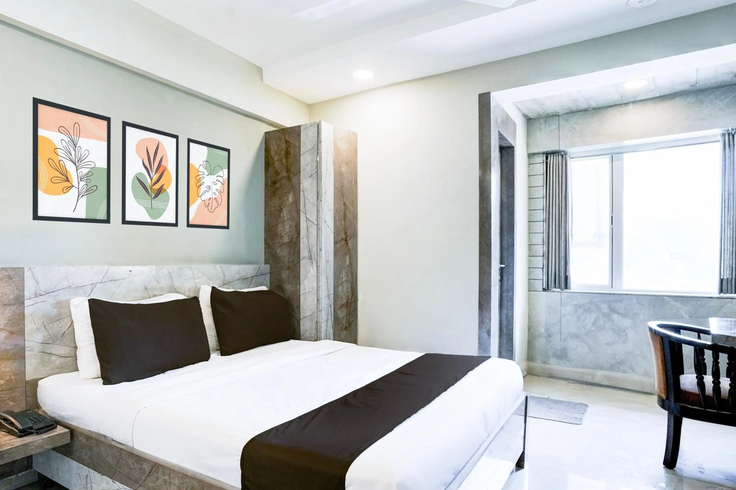 Bedroom, Bed in Super Townhouse Oak Vashi