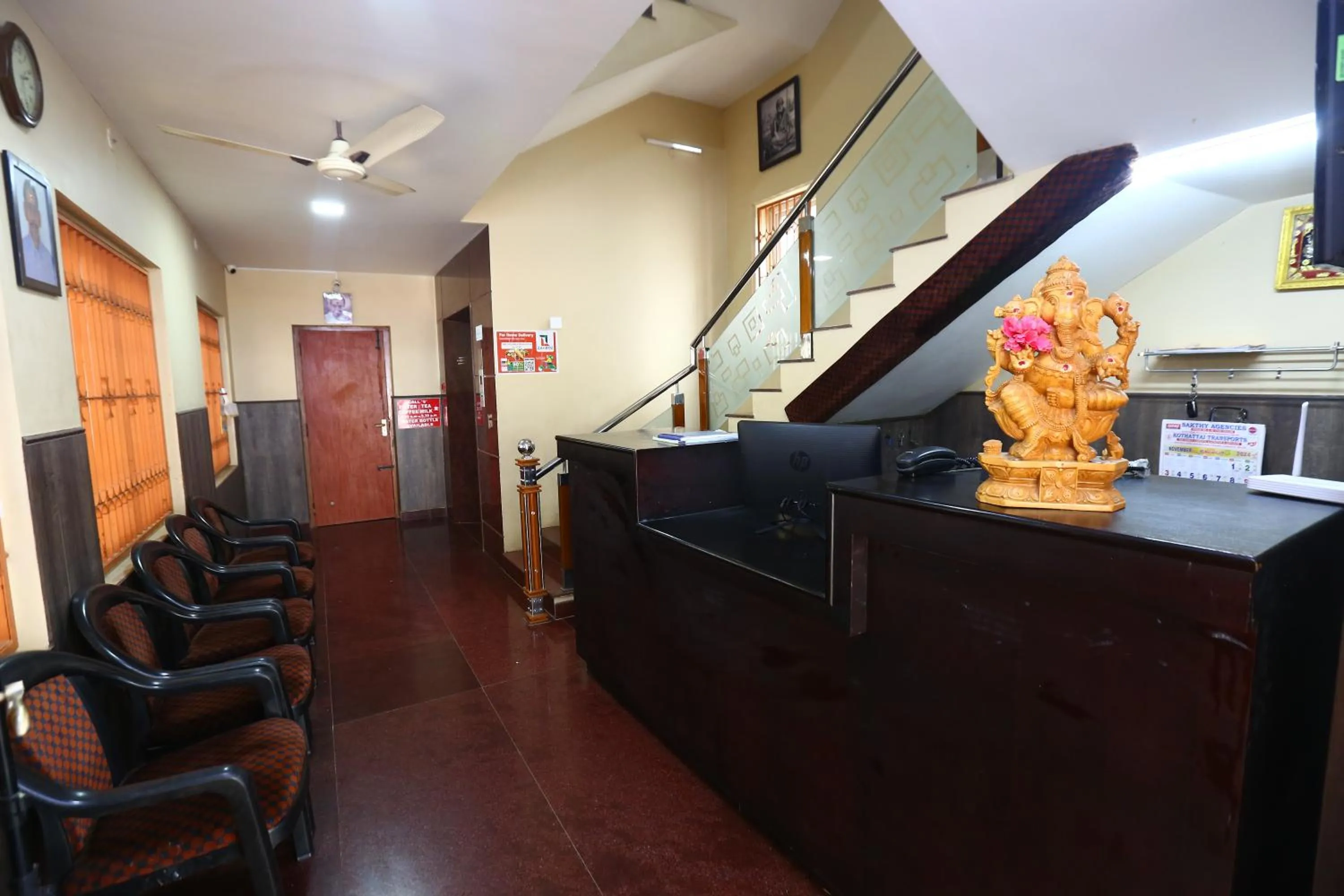 Living room in Ramana's Home Stay-Near Railway Station and Bus Stand