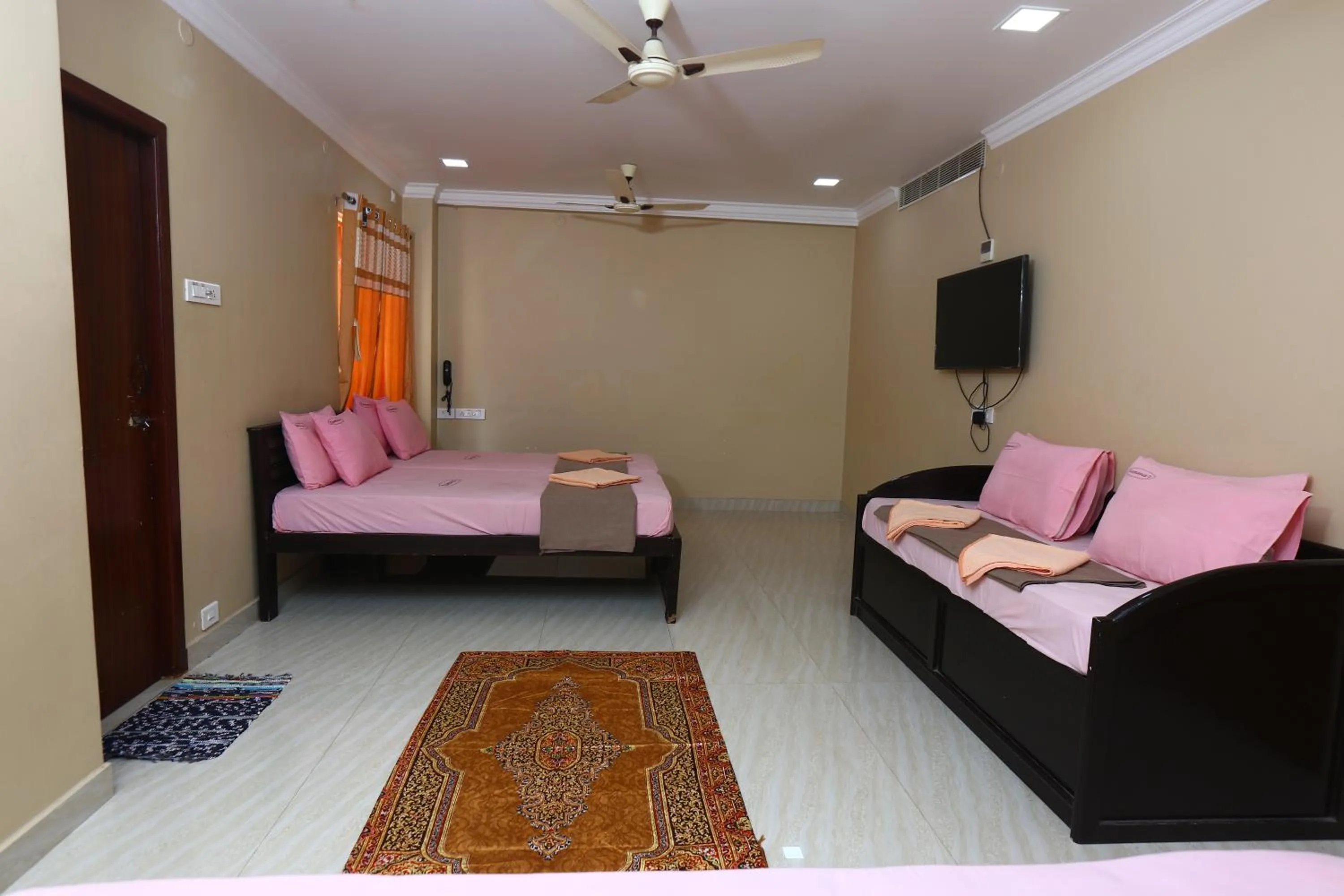 Bed in Ramana's Home Stay-Near Railway Station and Bus Stand