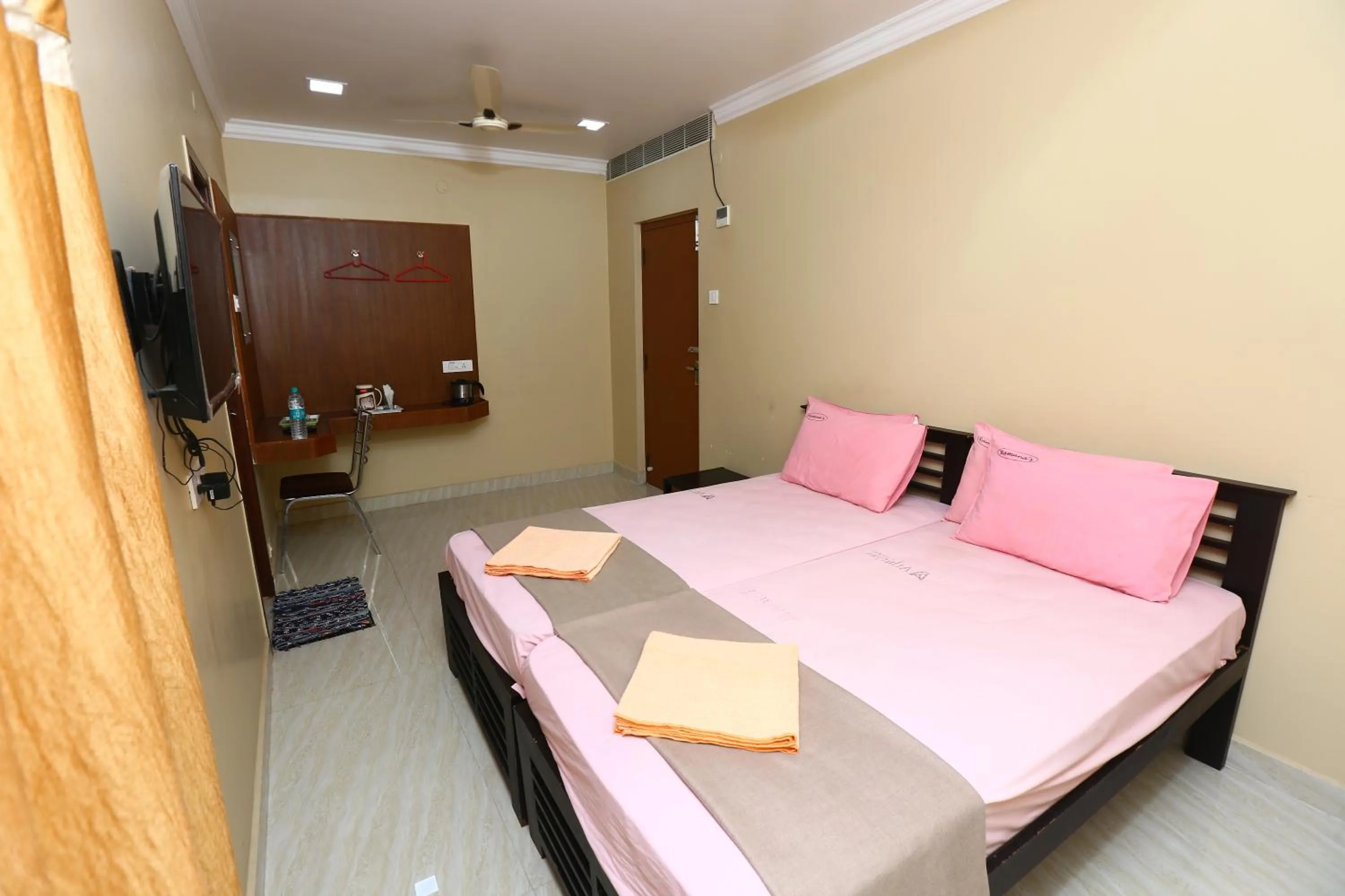 Bed in Ramana's Home Stay-Near Railway Station and Bus Stand