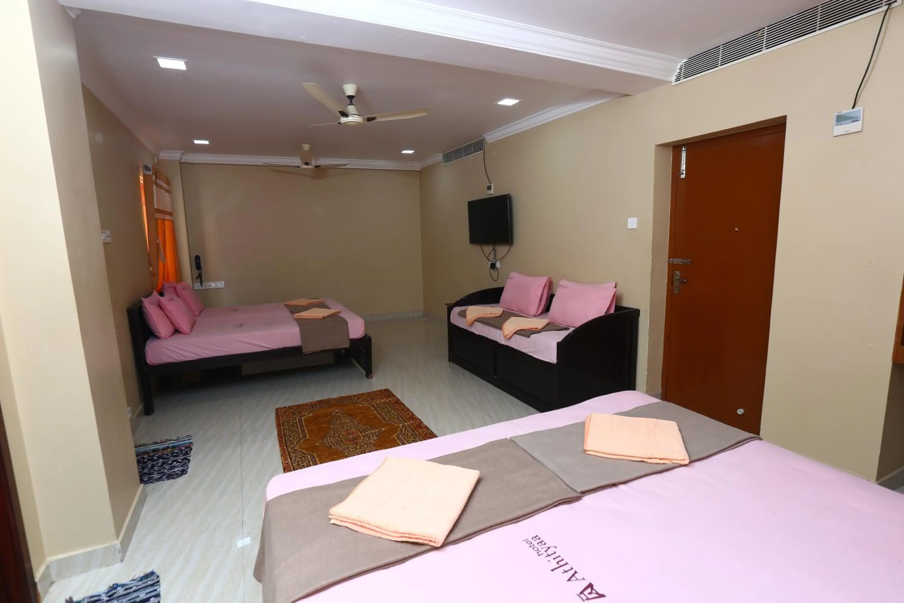 Bed in Ramana's Home Stay-Near Railway Station and Bus Stand