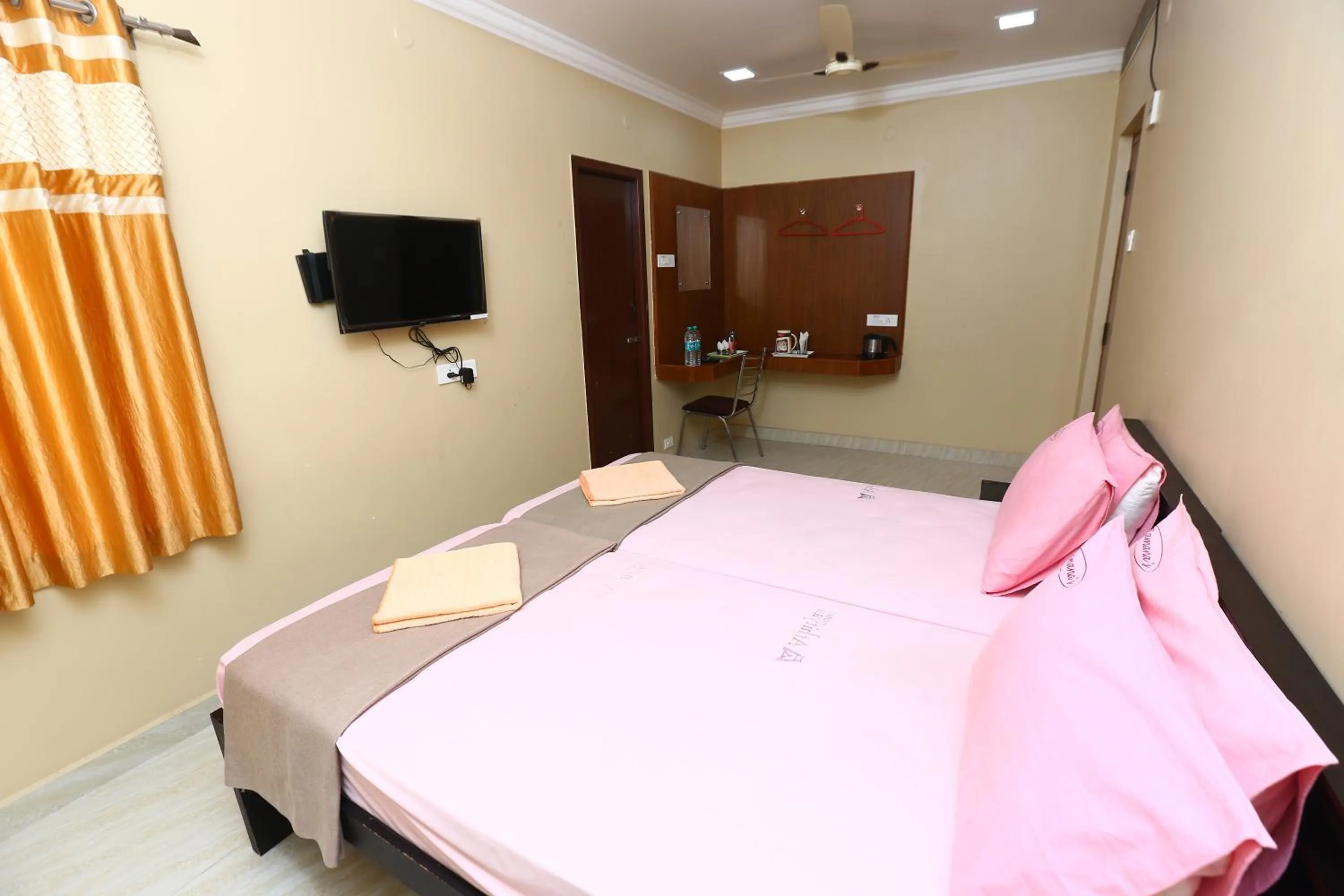 Bed in Ramana's Home Stay-Near Railway Station and Bus Stand