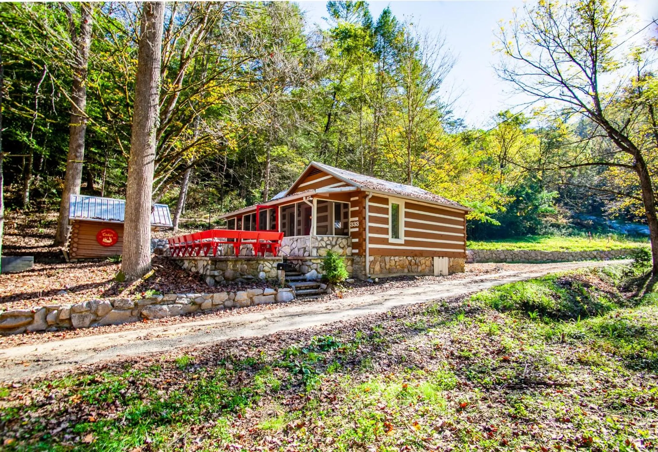 Beary Relaxing Cabin - Rustic with Outdoor Patio