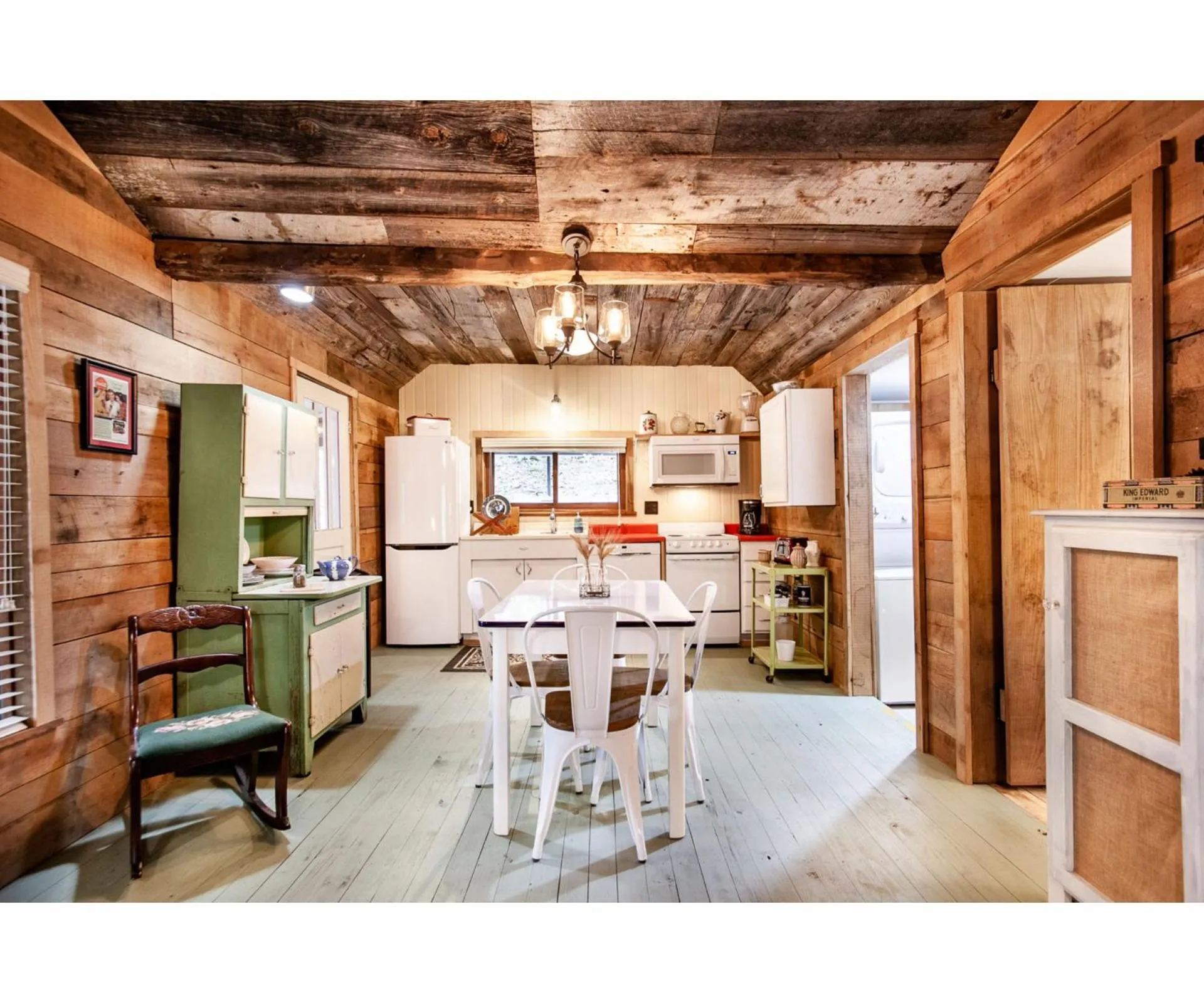 Dining area in Beary Relaxing Cabin - Rustic with Outdoor Patio