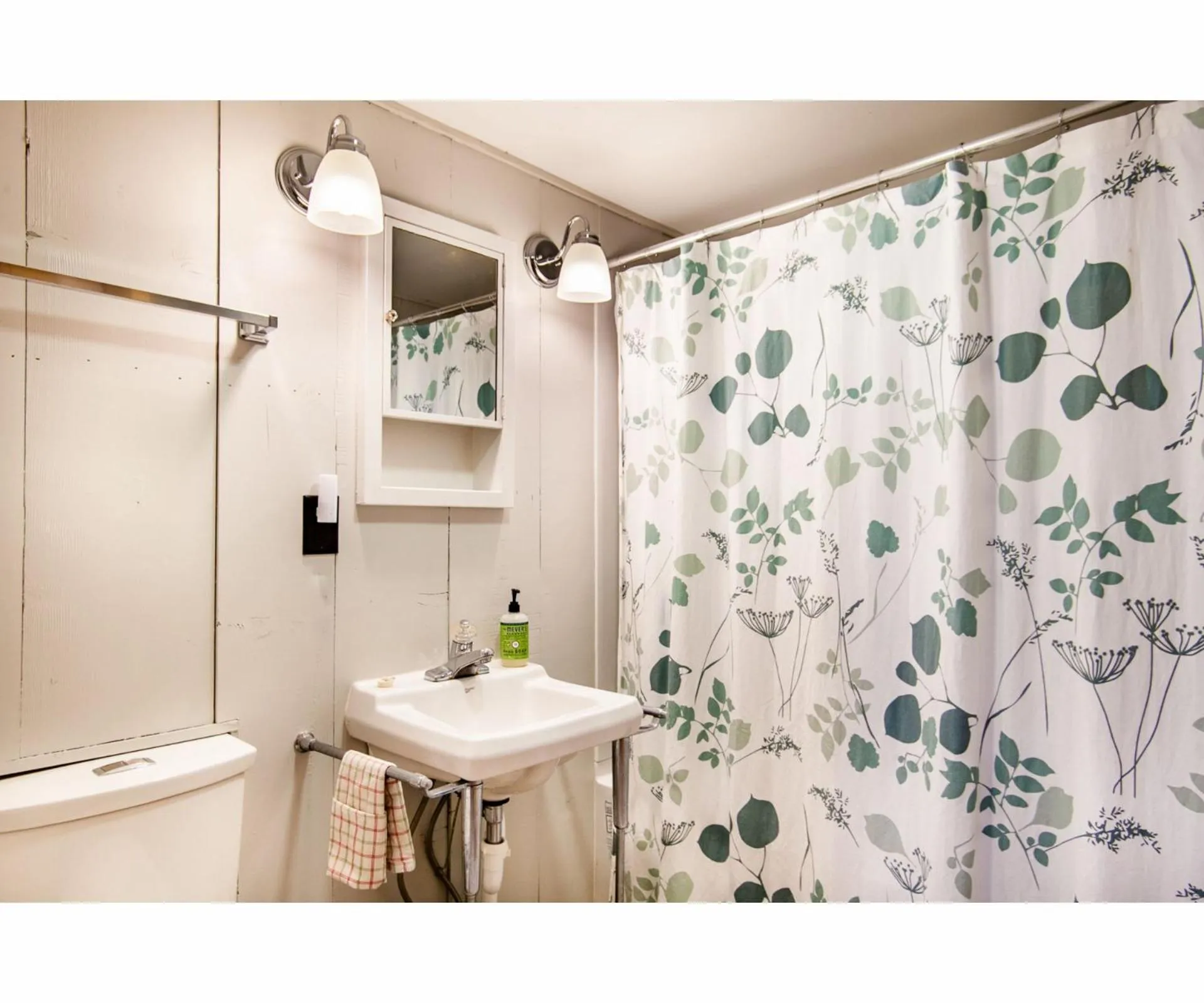 Bathroom in Beary Relaxing Cabin - Rustic with Outdoor Patio