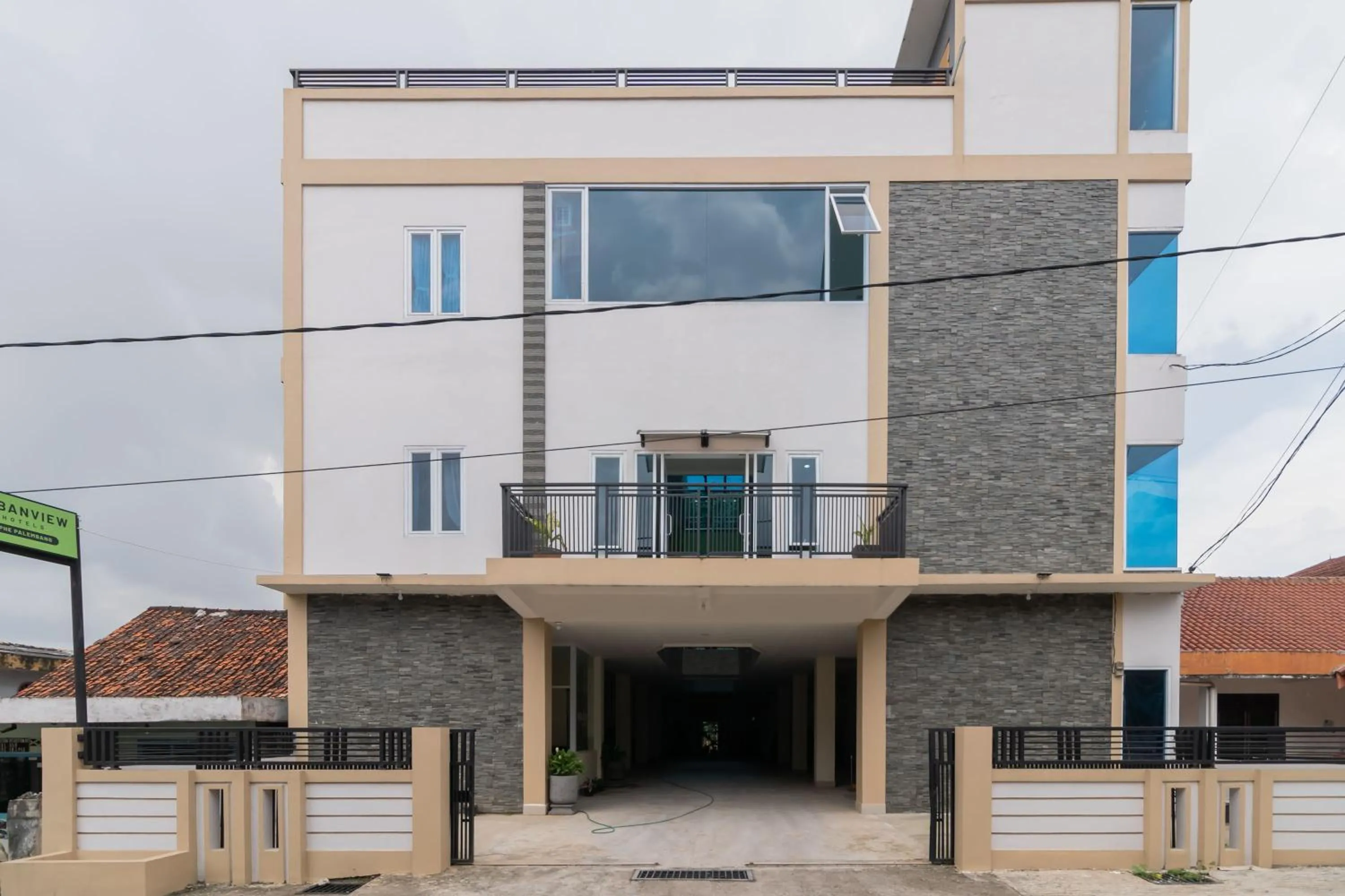Facade/entrance in Urbanview Hotel Ephe Palembang by RedDoorz