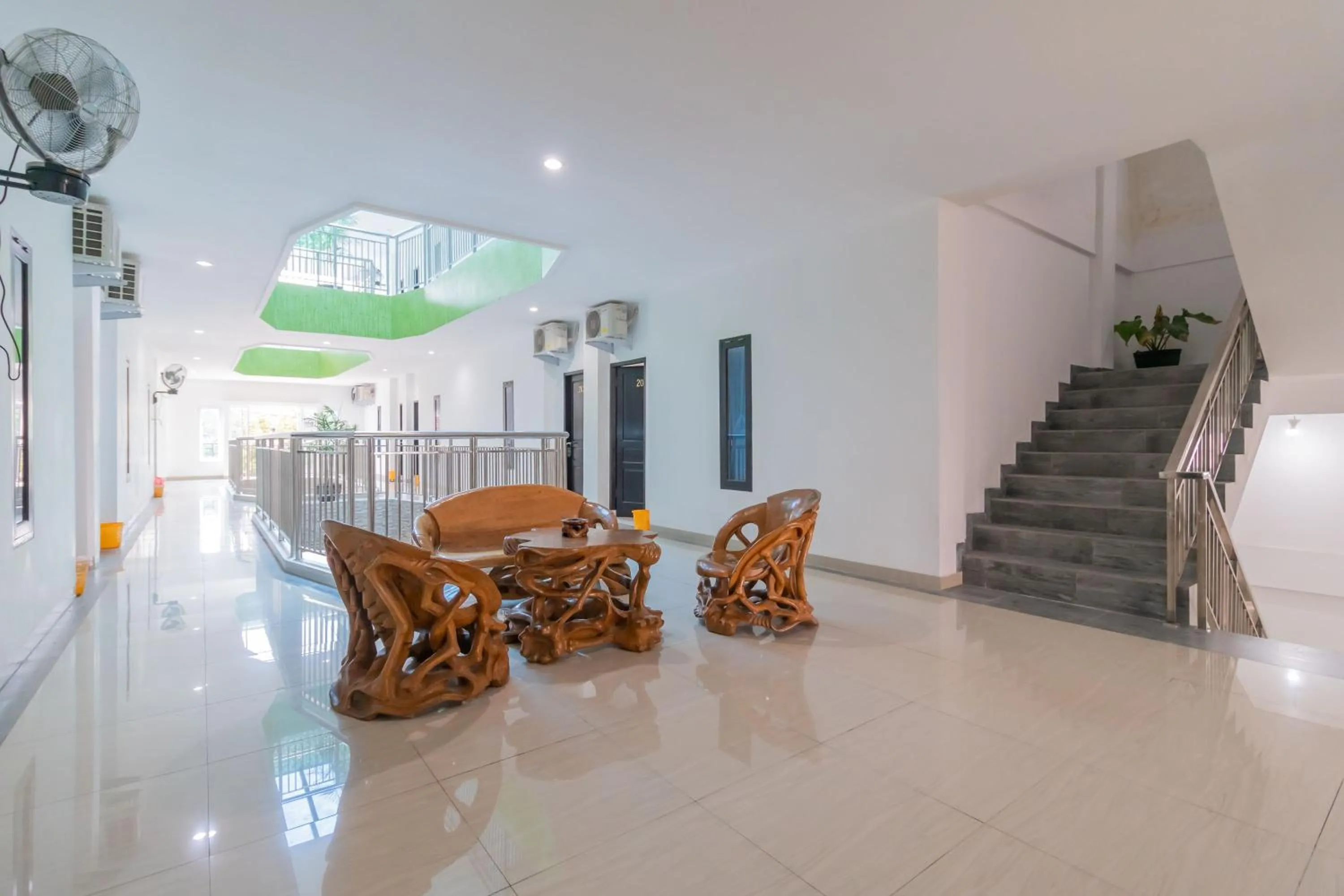 Seating area in Urbanview Hotel Ephe Palembang by RedDoorz