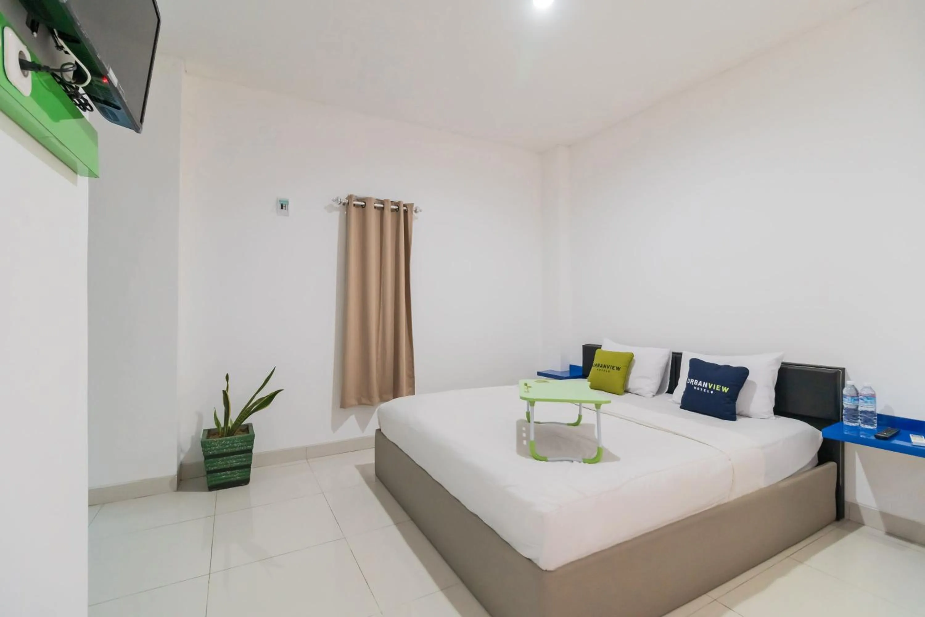 Photo of the whole room, Bed in Urbanview Hotel Ephe Palembang by RedDoorz