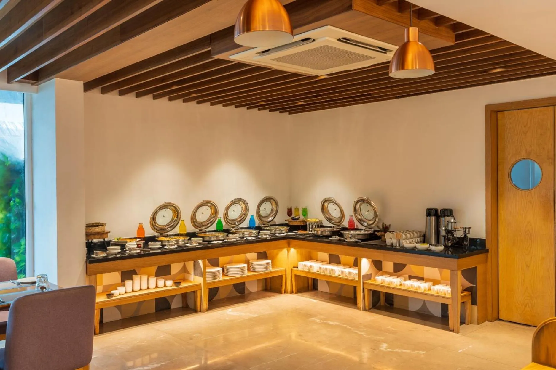 Restaurant/places to eat, Bed in De Mandarin Hotel Goa