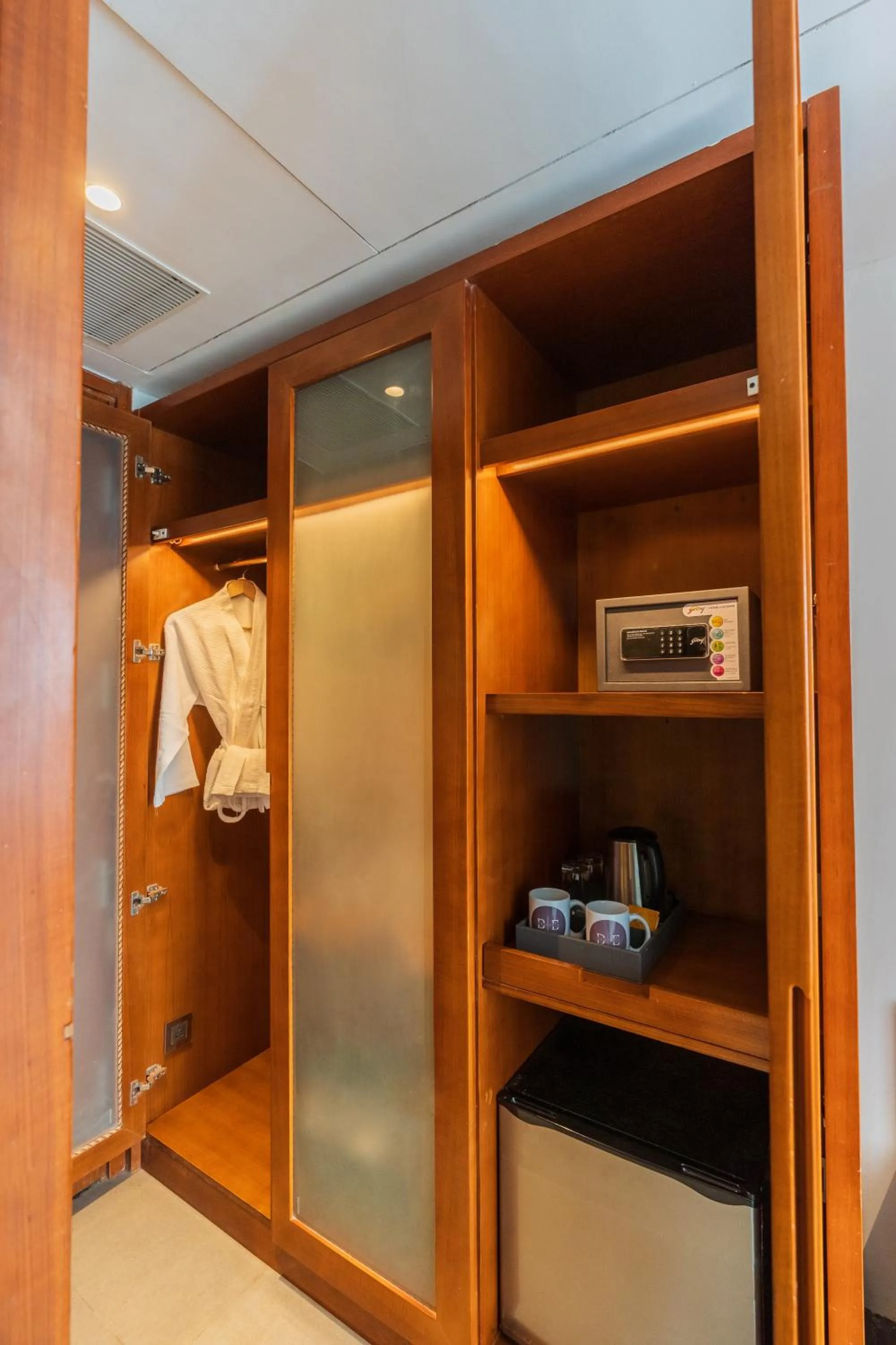 Coffee/tea facilities in De Mandarin Hotel Goa