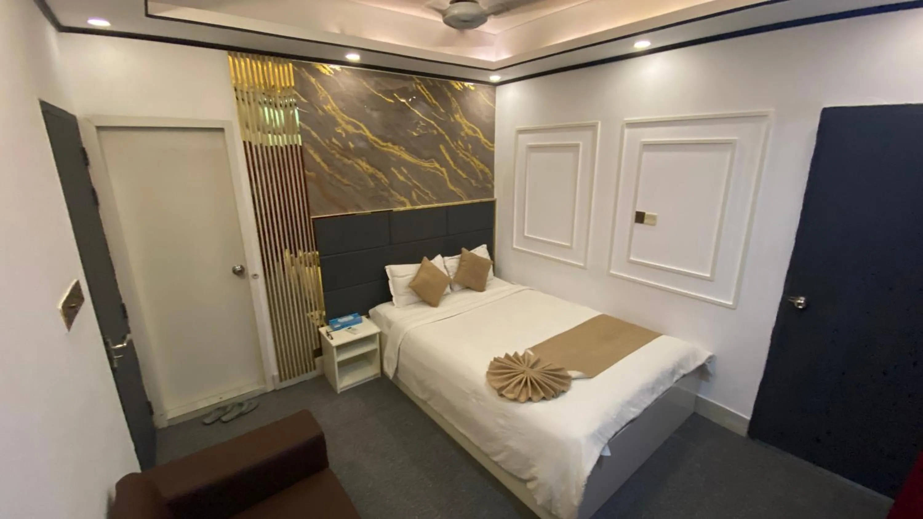 Bed in The Grand Mafi Hotel & Spa