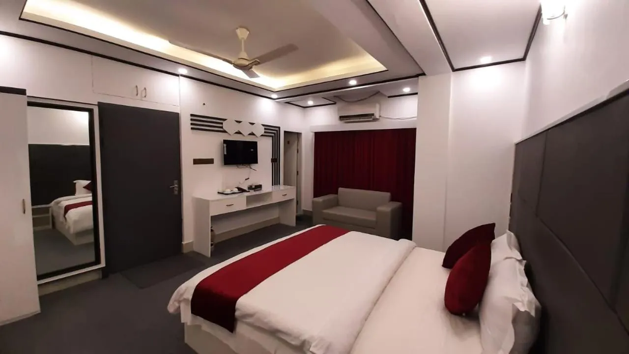 Bed in The Grand Mafi Hotel & Spa