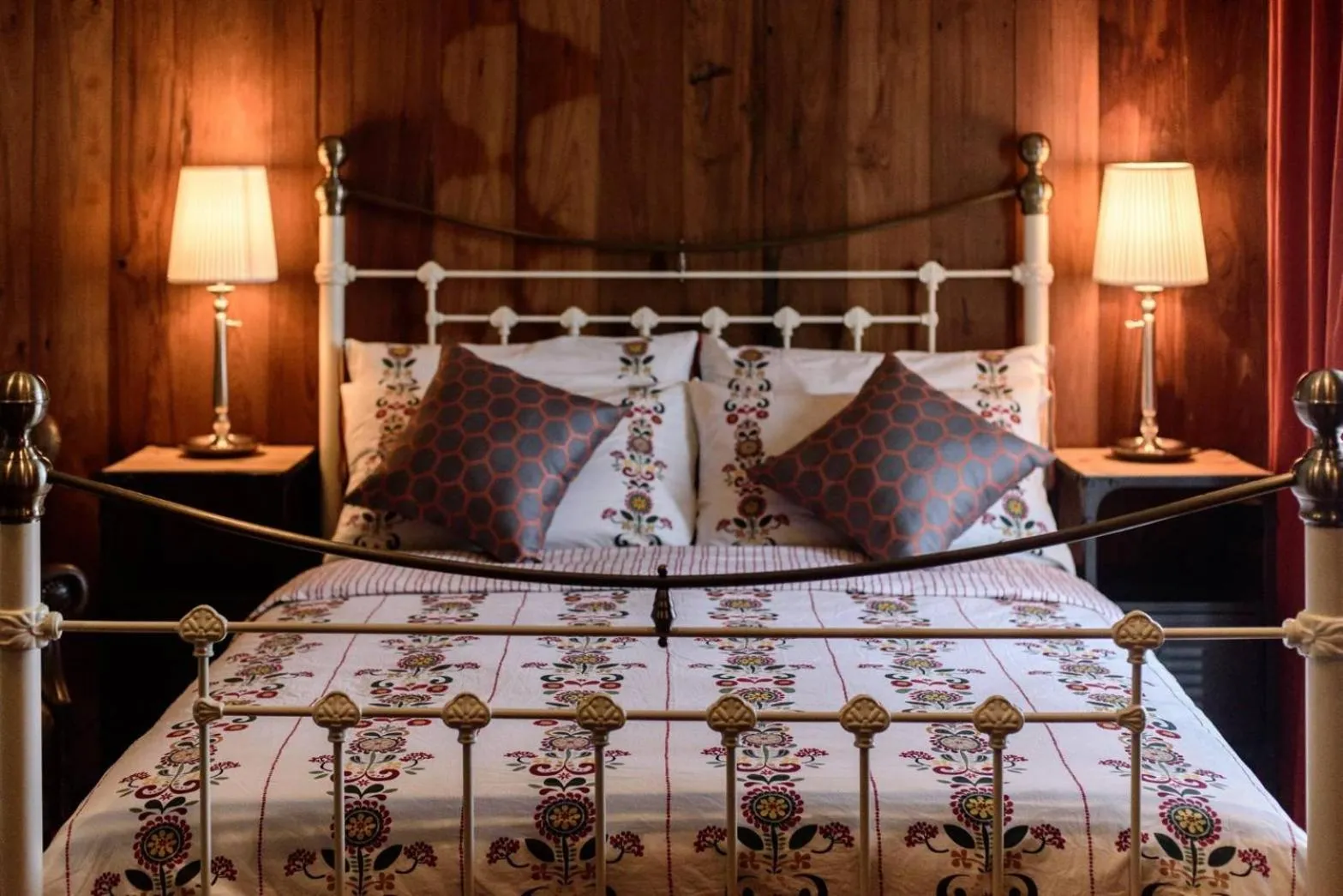 Bedroom, Bed in RoomQuest Rimrabeang at Amphawa