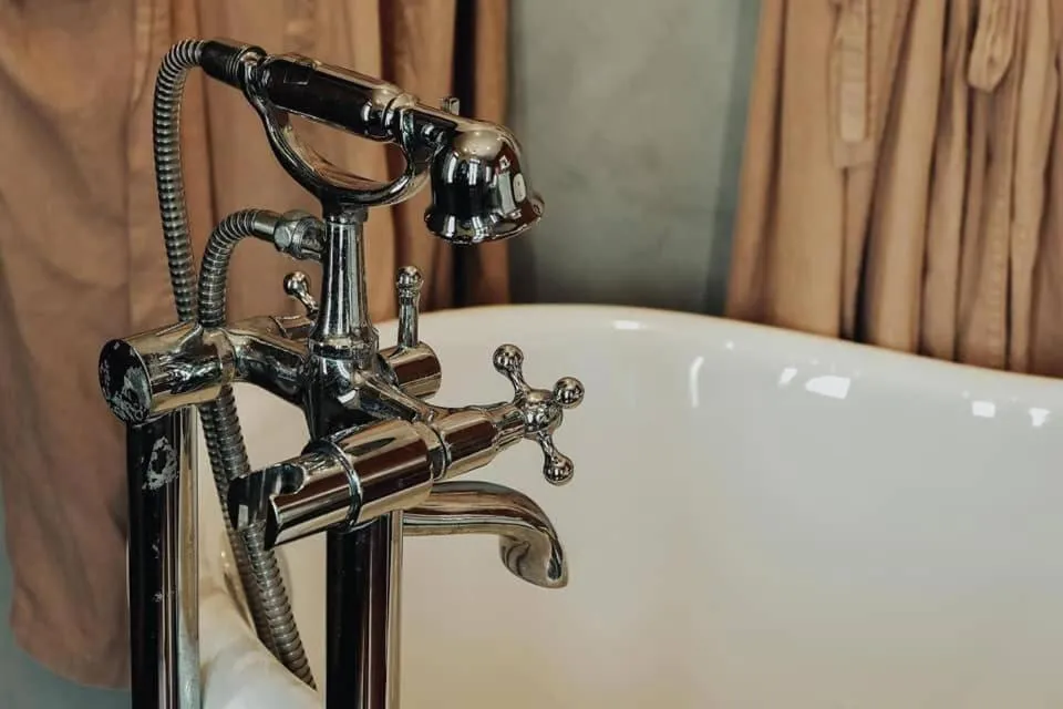 Bathroom in RoomQuest Rimrabeang at Amphawa