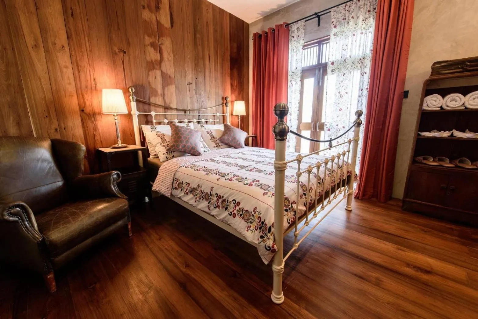 Living room, Bed in RoomQuest Rimrabeang at Amphawa