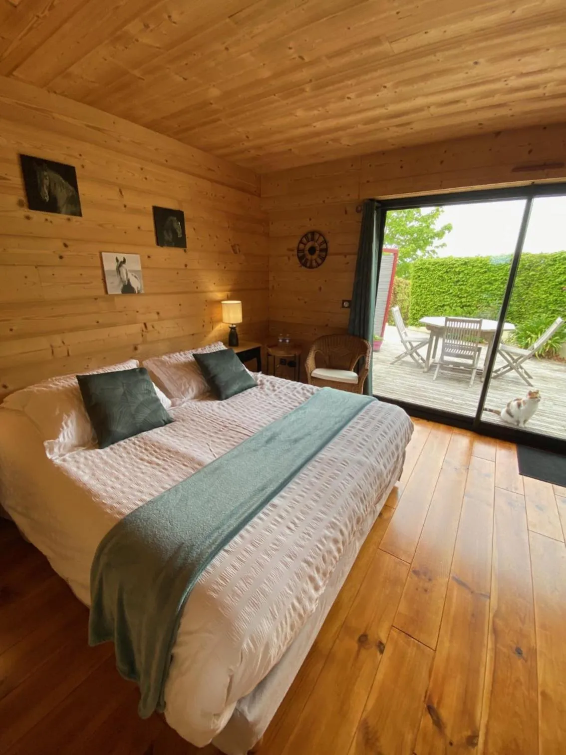 Photo of the whole room, Bed in Auge Horizon