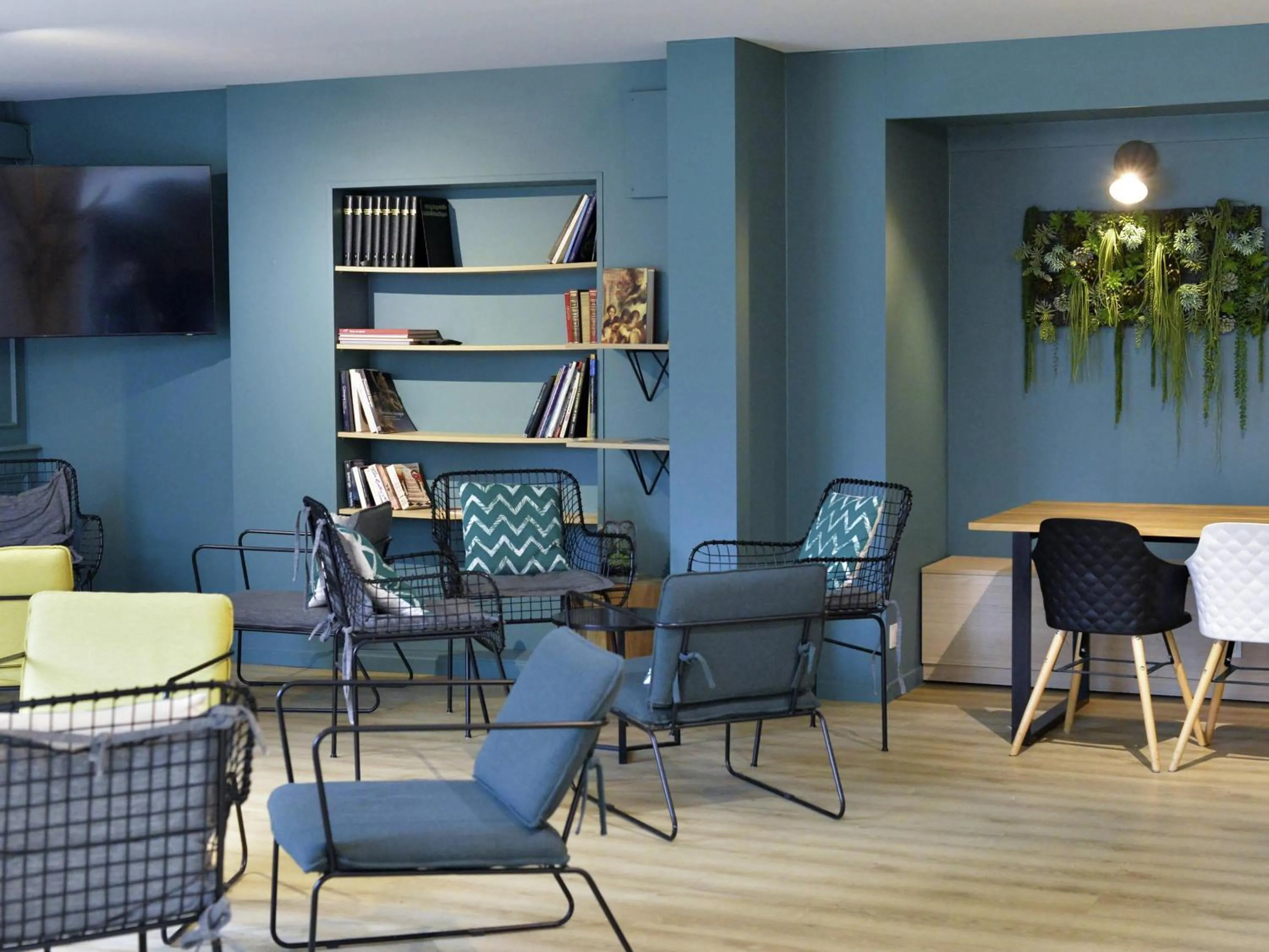 Restaurant/places to eat in ibis Styles Lille Neuville en Ferrain