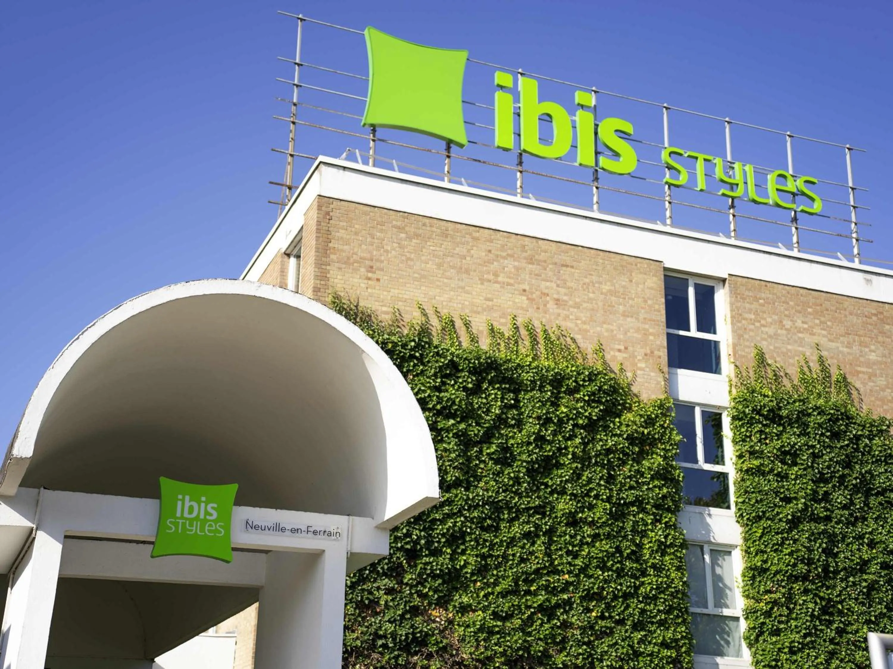 Property building in ibis Styles Lille Neuville en Ferrain