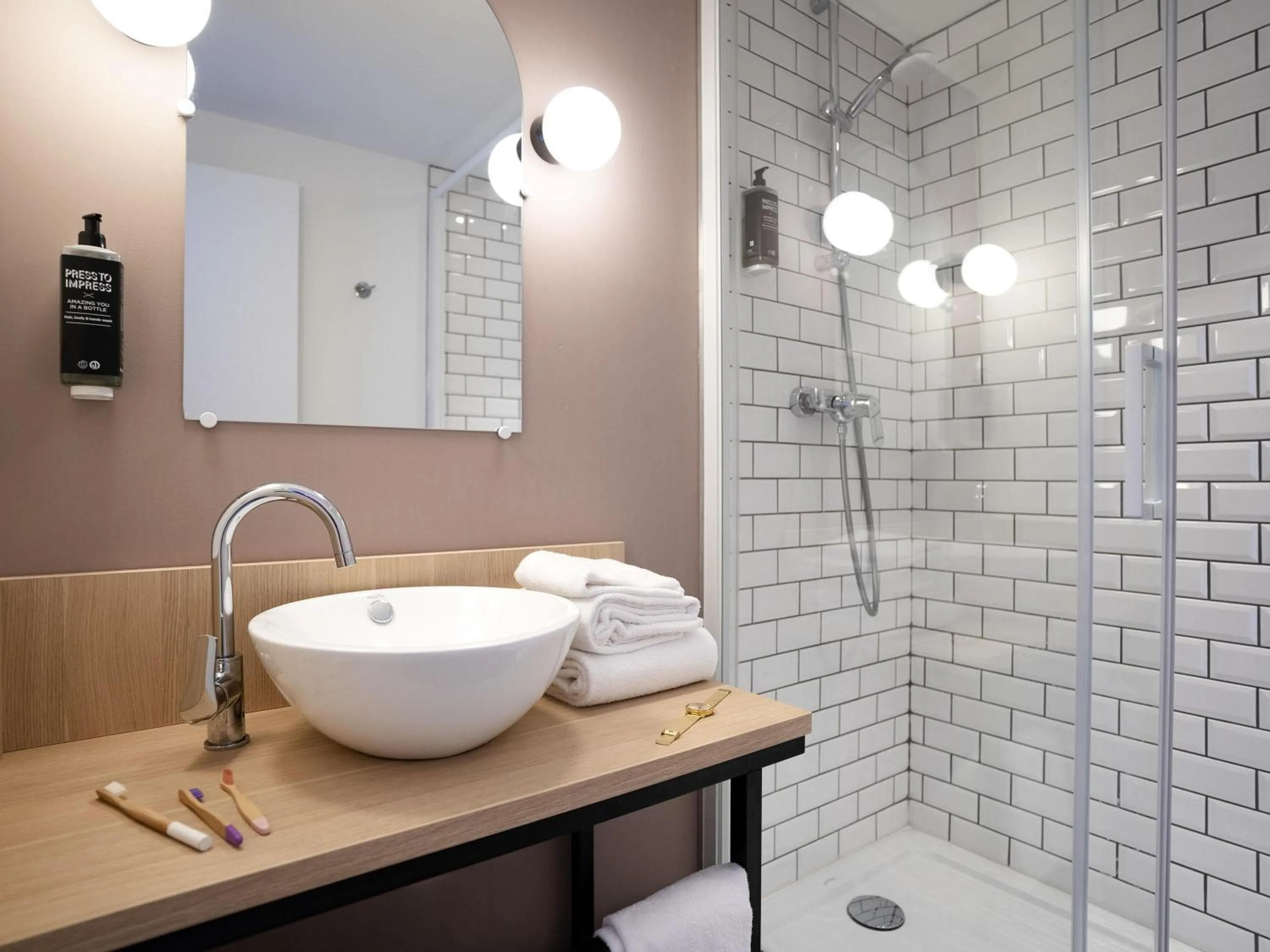 Bedroom in ibis Styles Lille Neuville en Ferrain