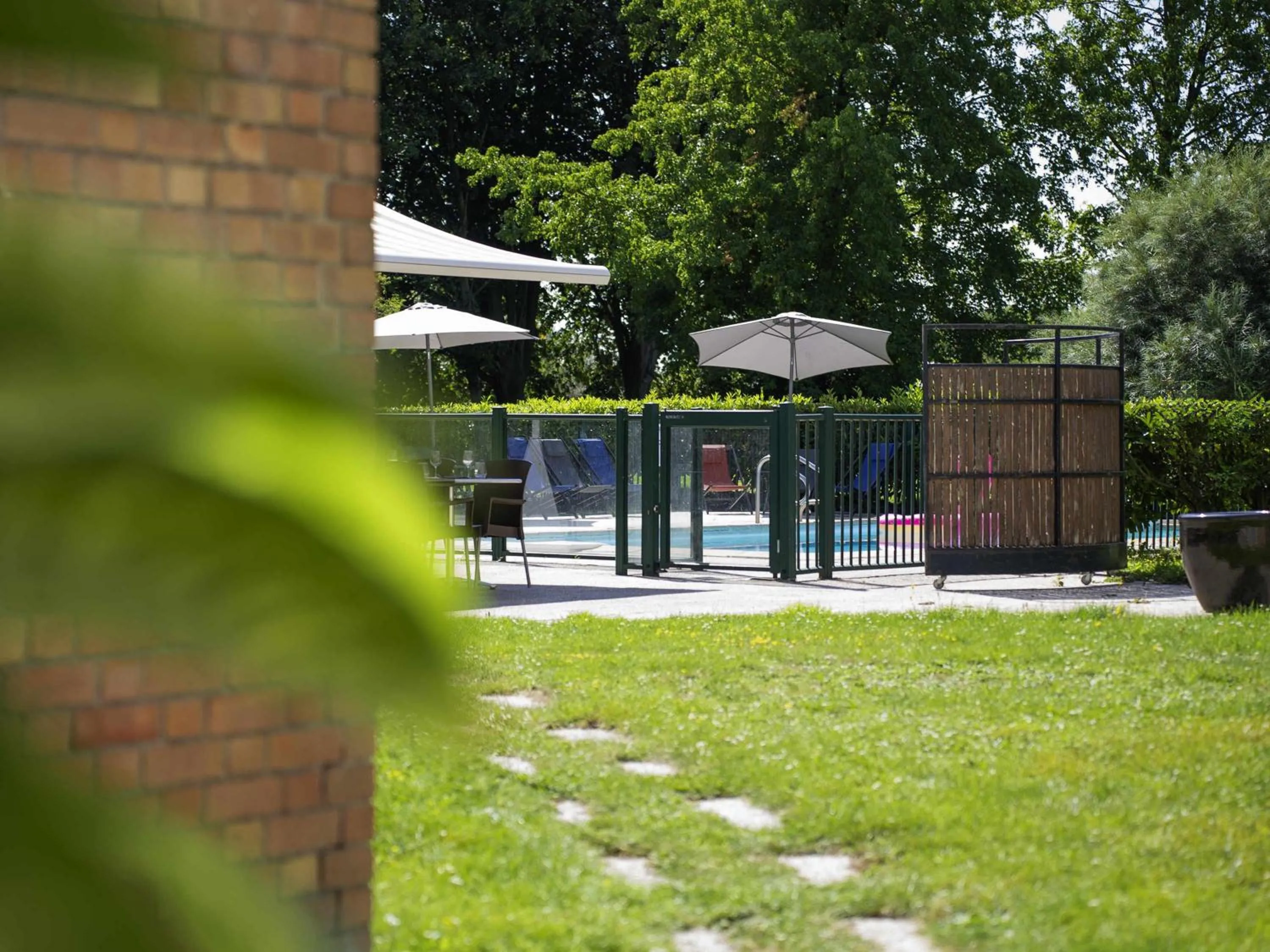 Pool view in ibis Styles Lille Neuville en Ferrain