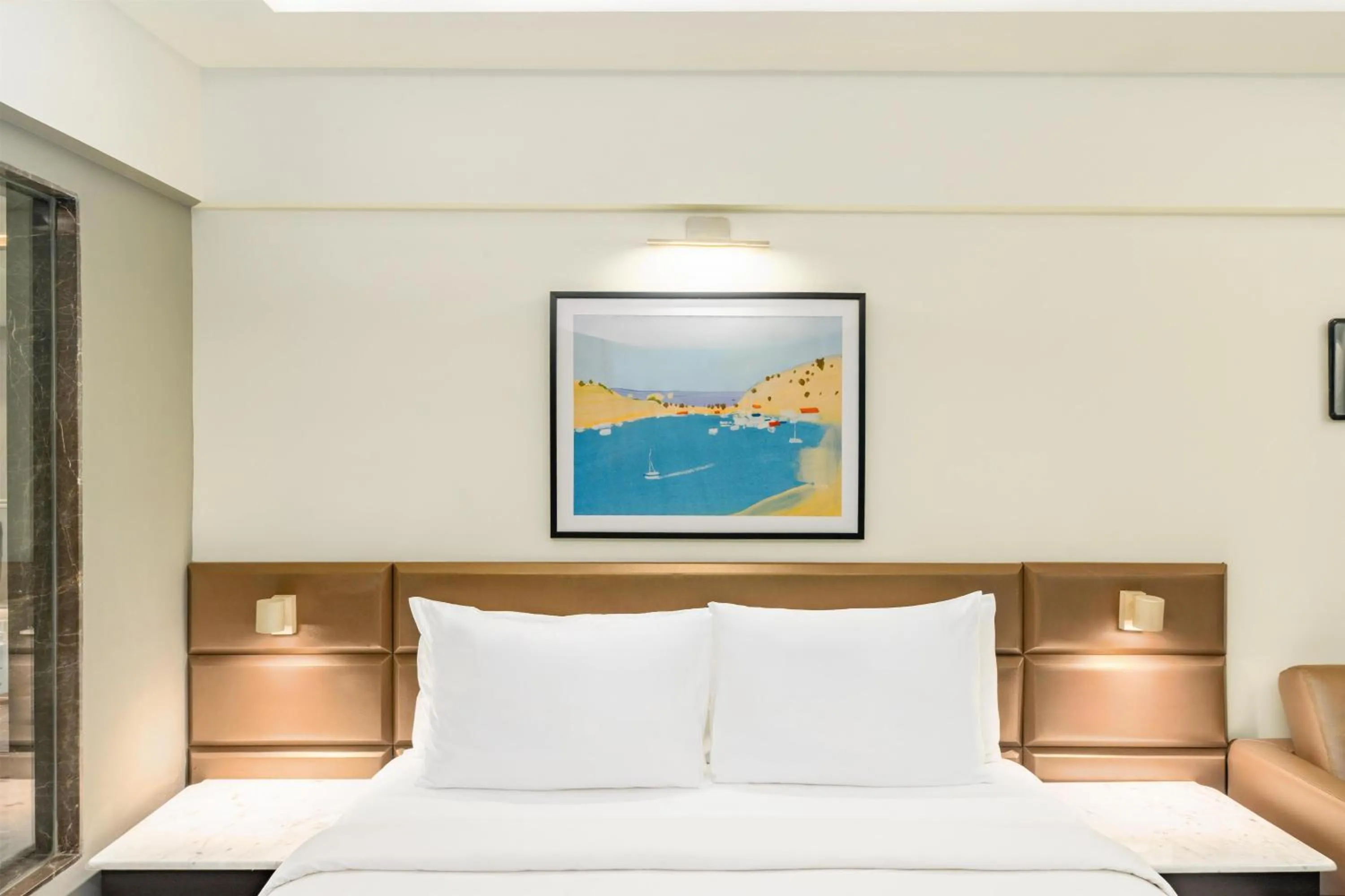 Photo of the whole room, Bed in Radisson Resort Goa Baga