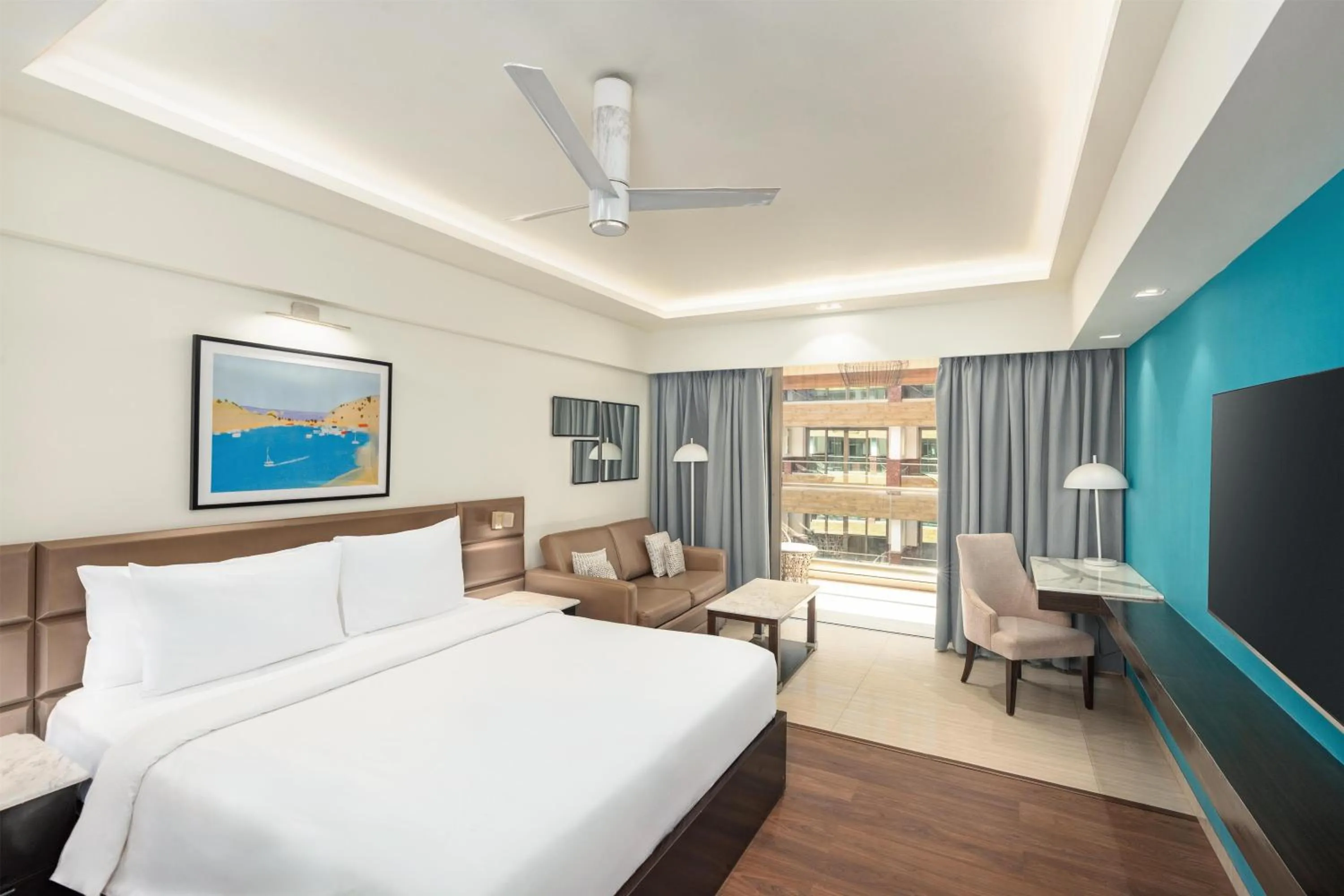 Photo of the whole room, Bed in Radisson Resort Goa Baga