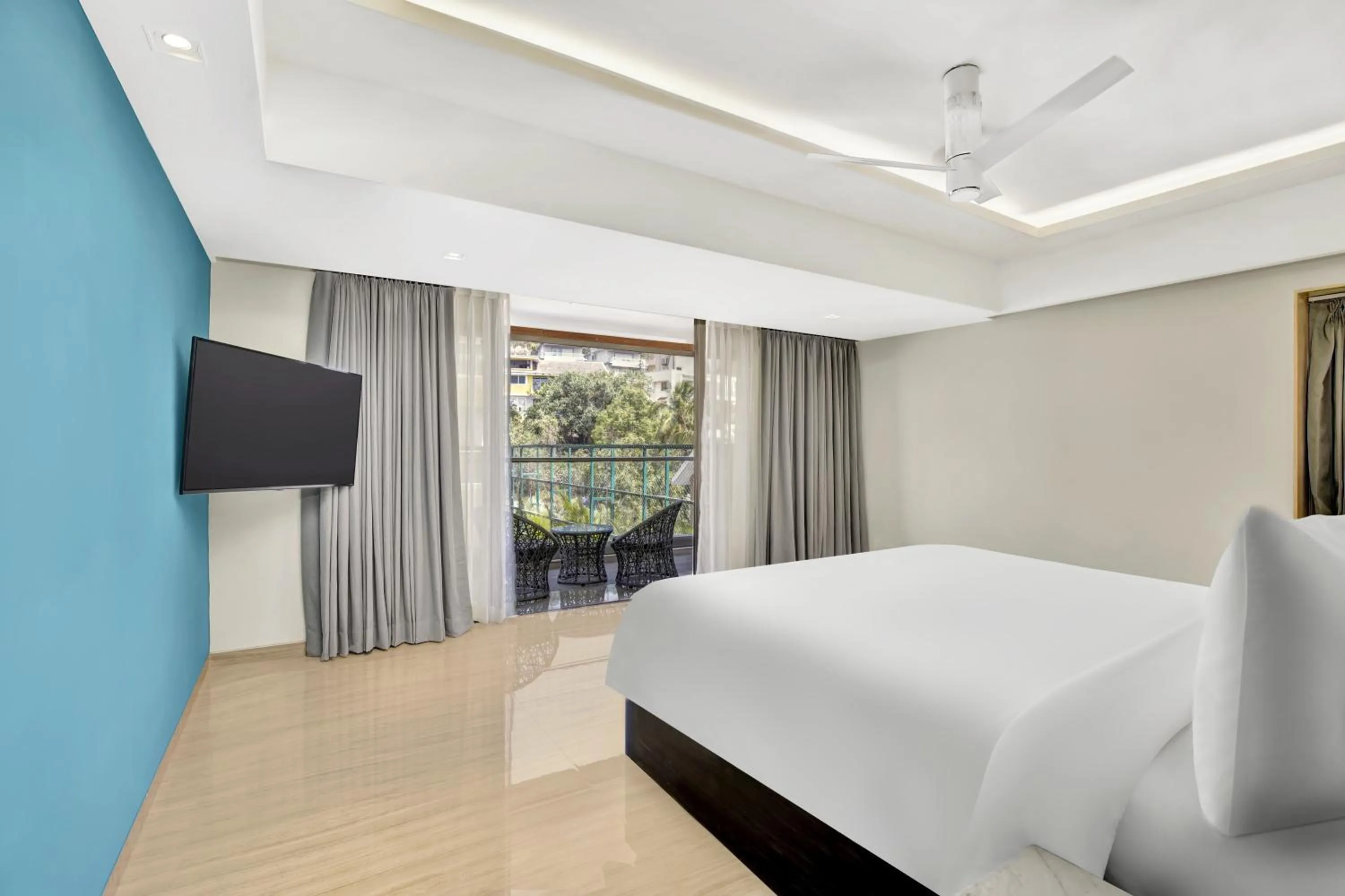 Photo of the whole room, Bed in Radisson Resort Goa Baga