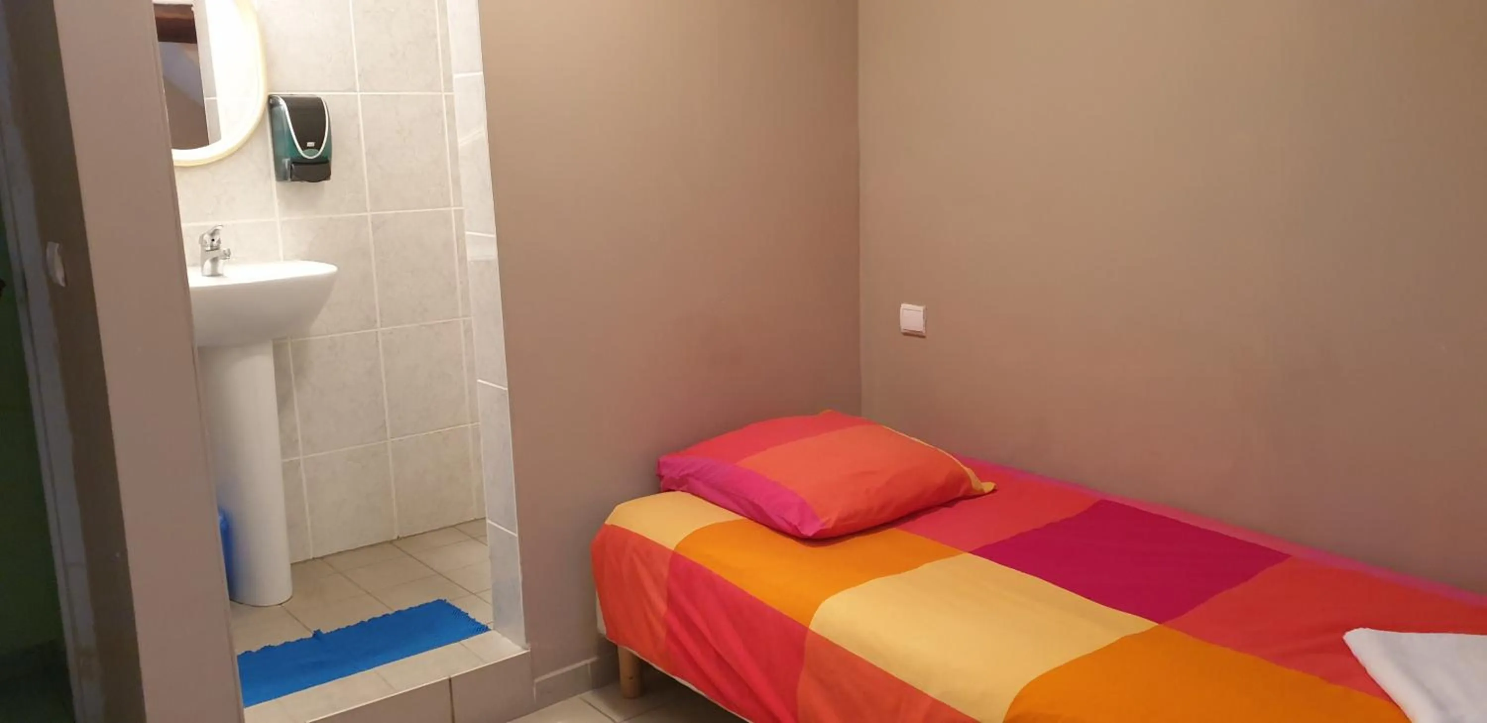 Photo of the whole room, Bed in Presqu'île de Chooz