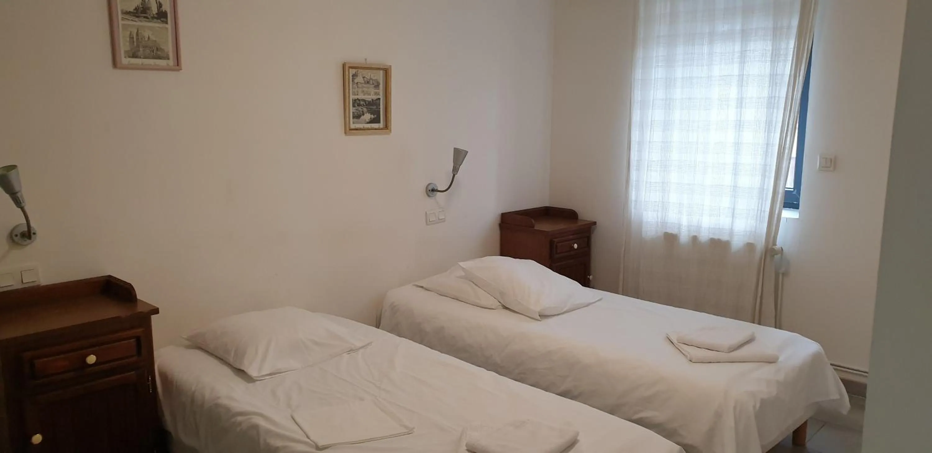 Photo of the whole room, Bed in Presqu'île de Chooz