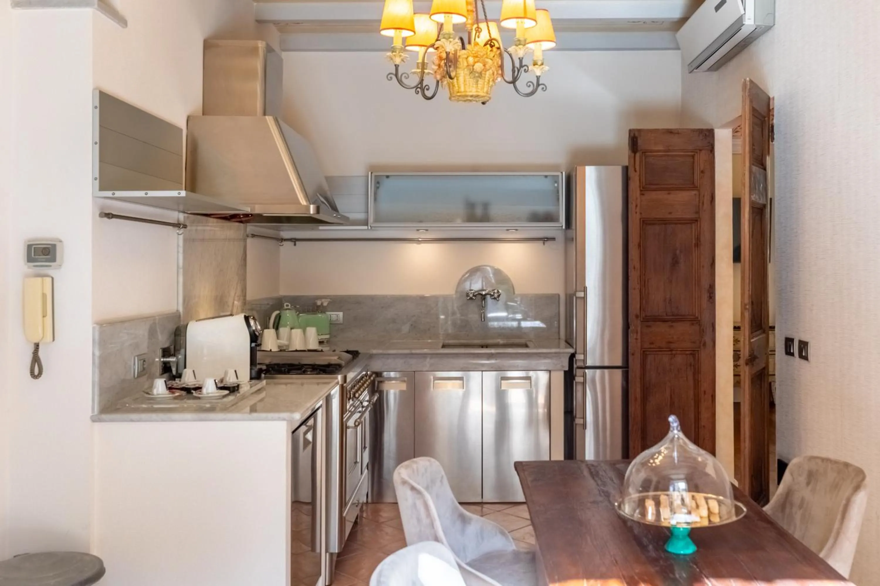 Kitchen or kitchenette in Ara di Marte Suites
