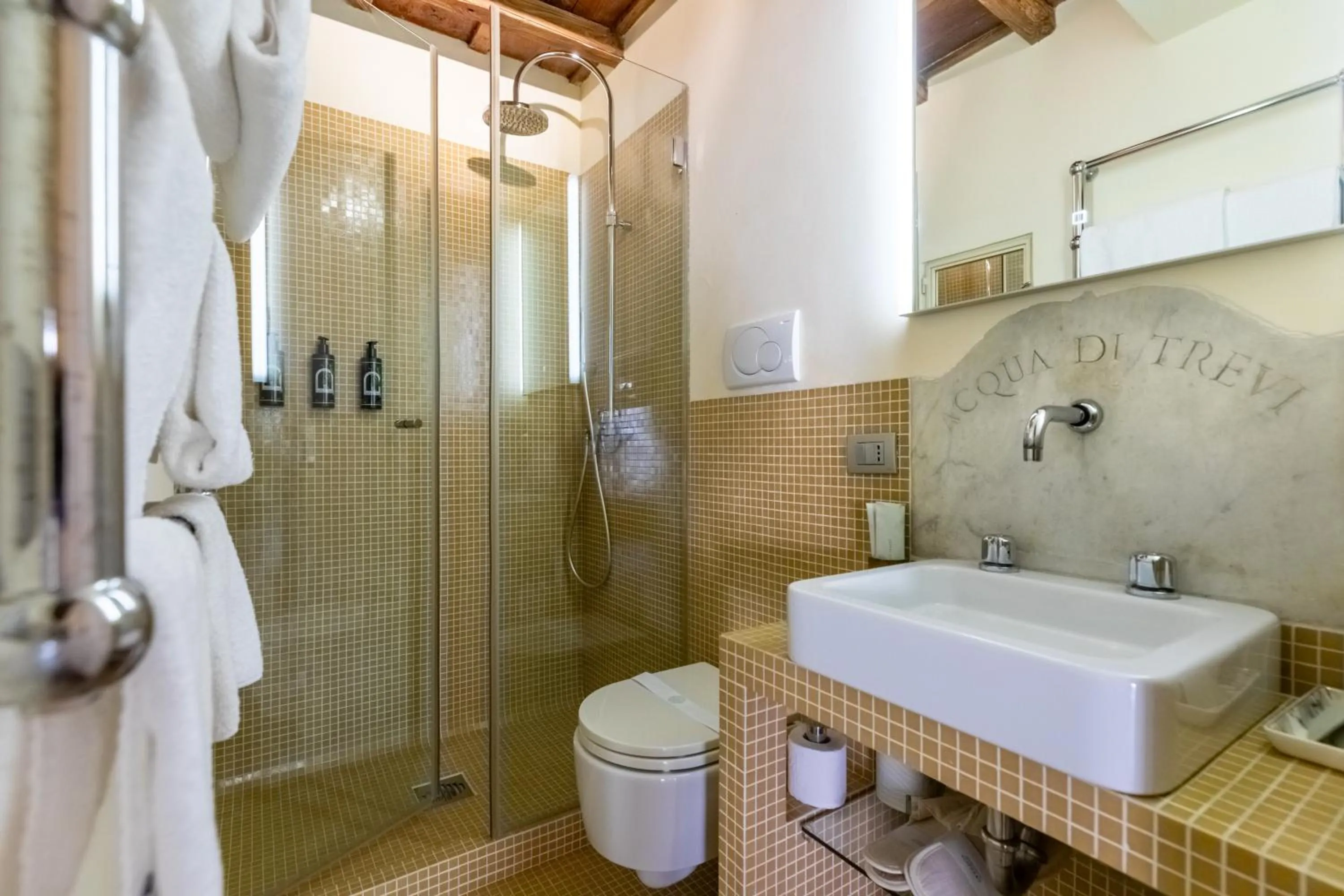 Shower in Ara di Marte Suites