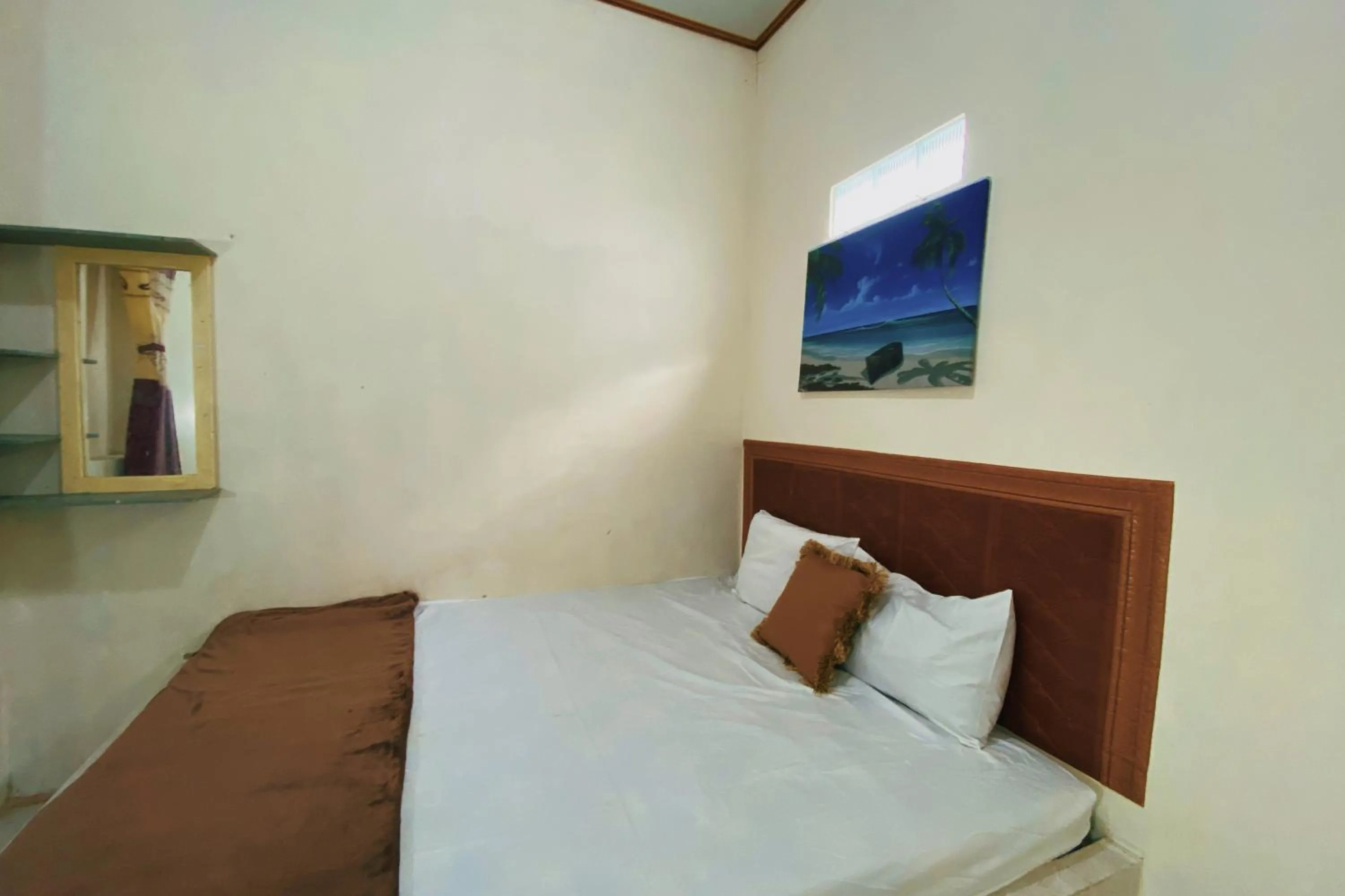 Bedroom, Bed in Central House Karimunjawa Mitra RedDoorz