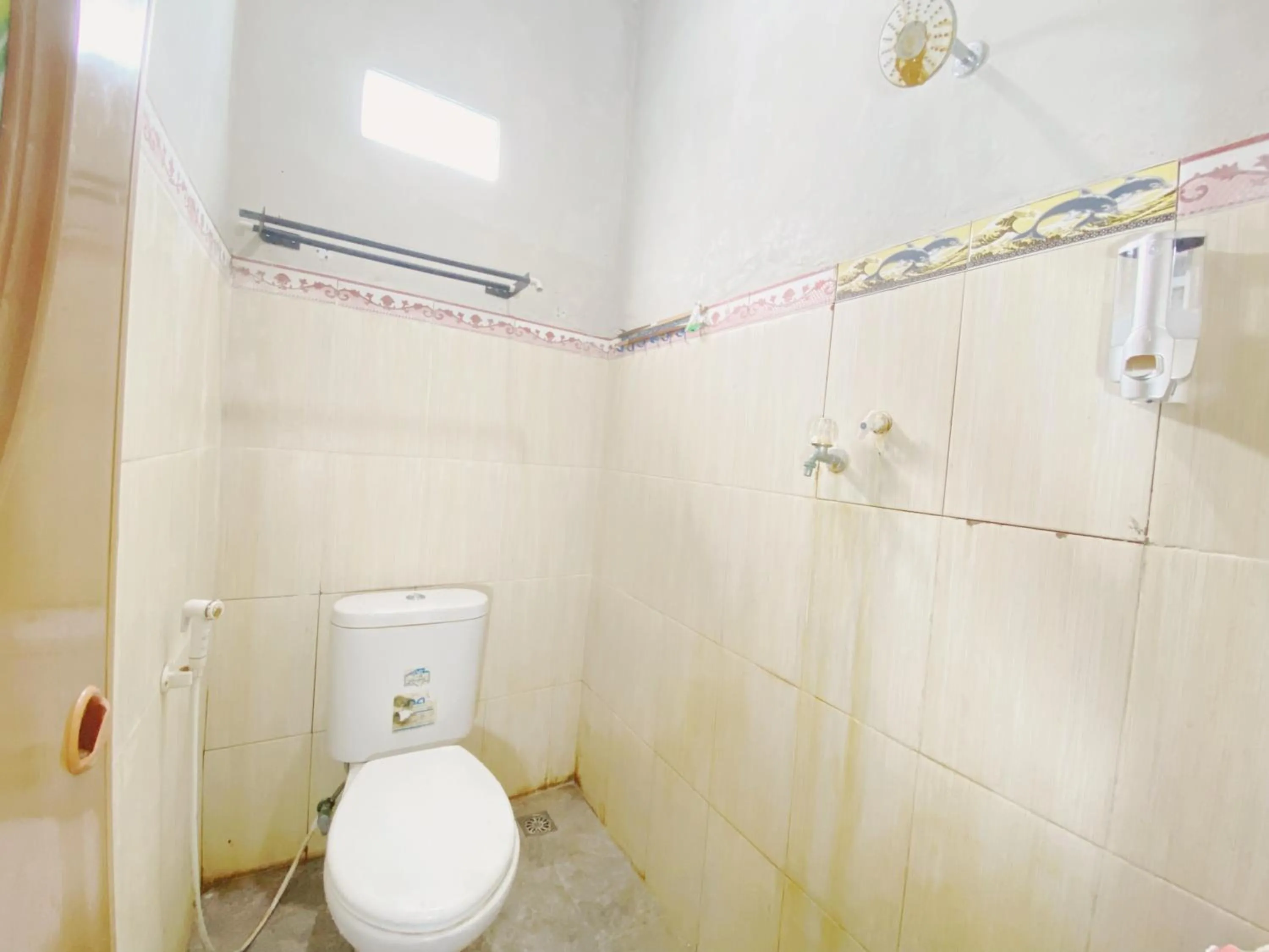 Bathroom in Central House Karimunjawa Mitra RedDoorz