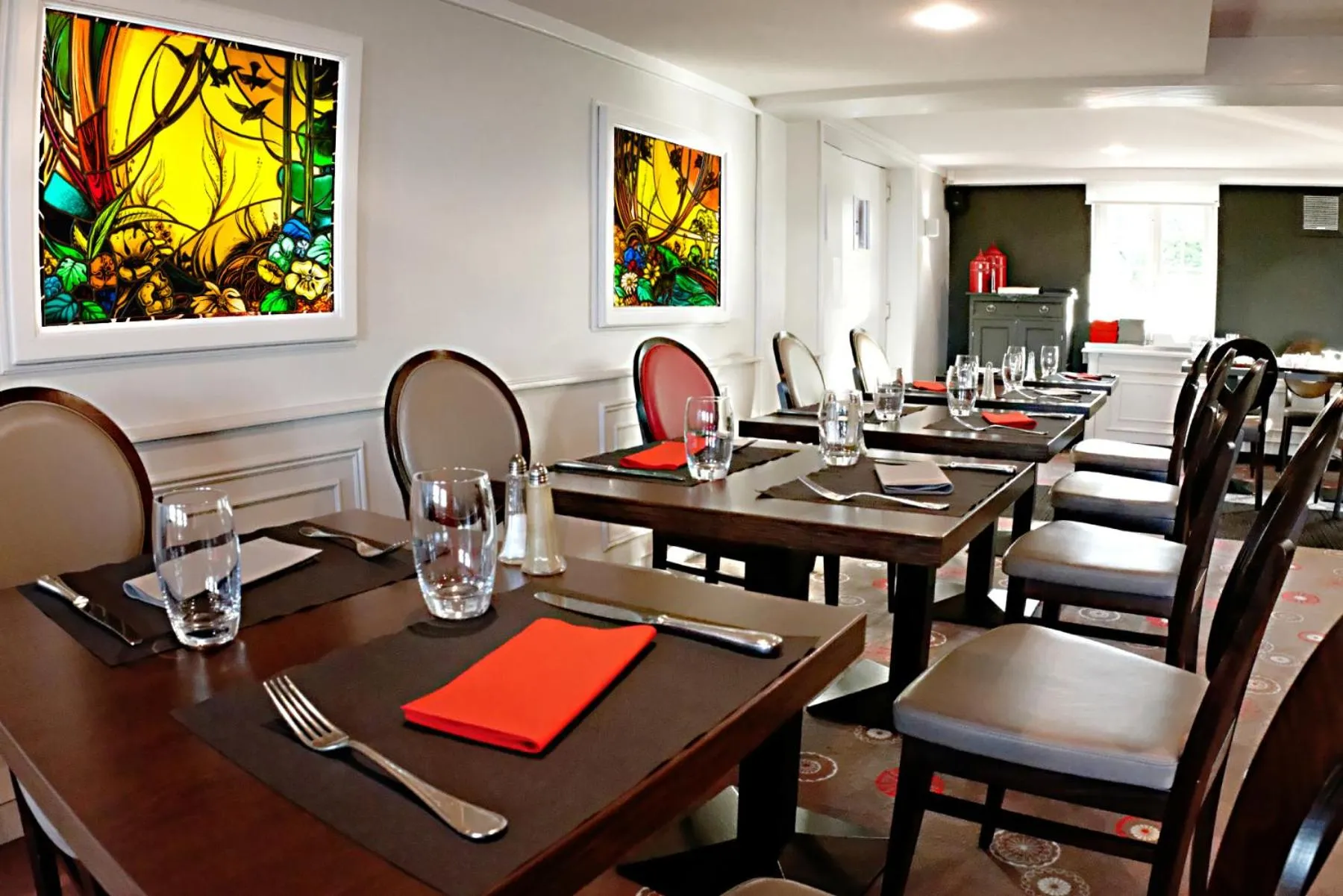 Restaurant/places to eat in Le Manoir