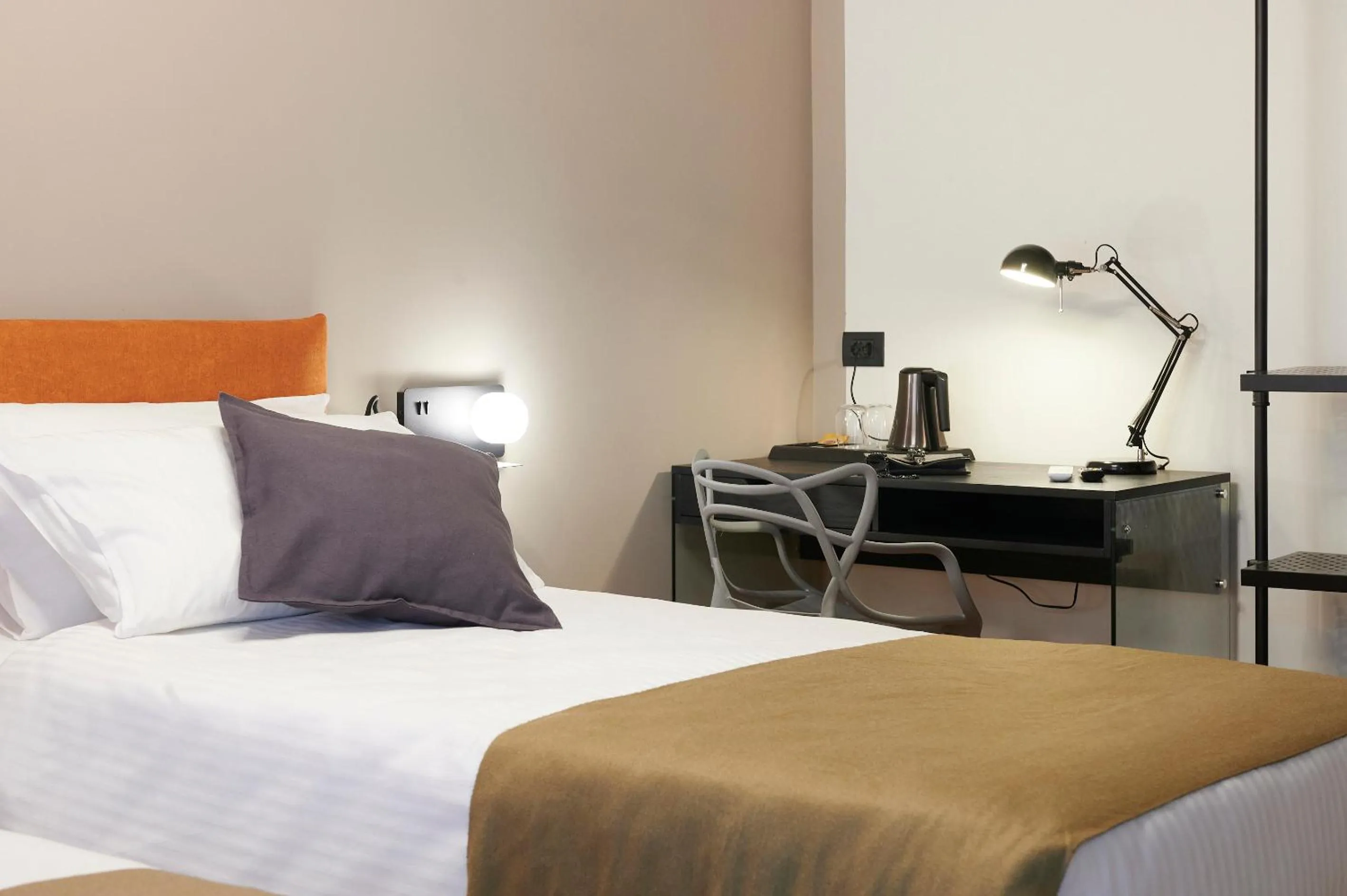 Seating area, Bed in STAR RIBBON