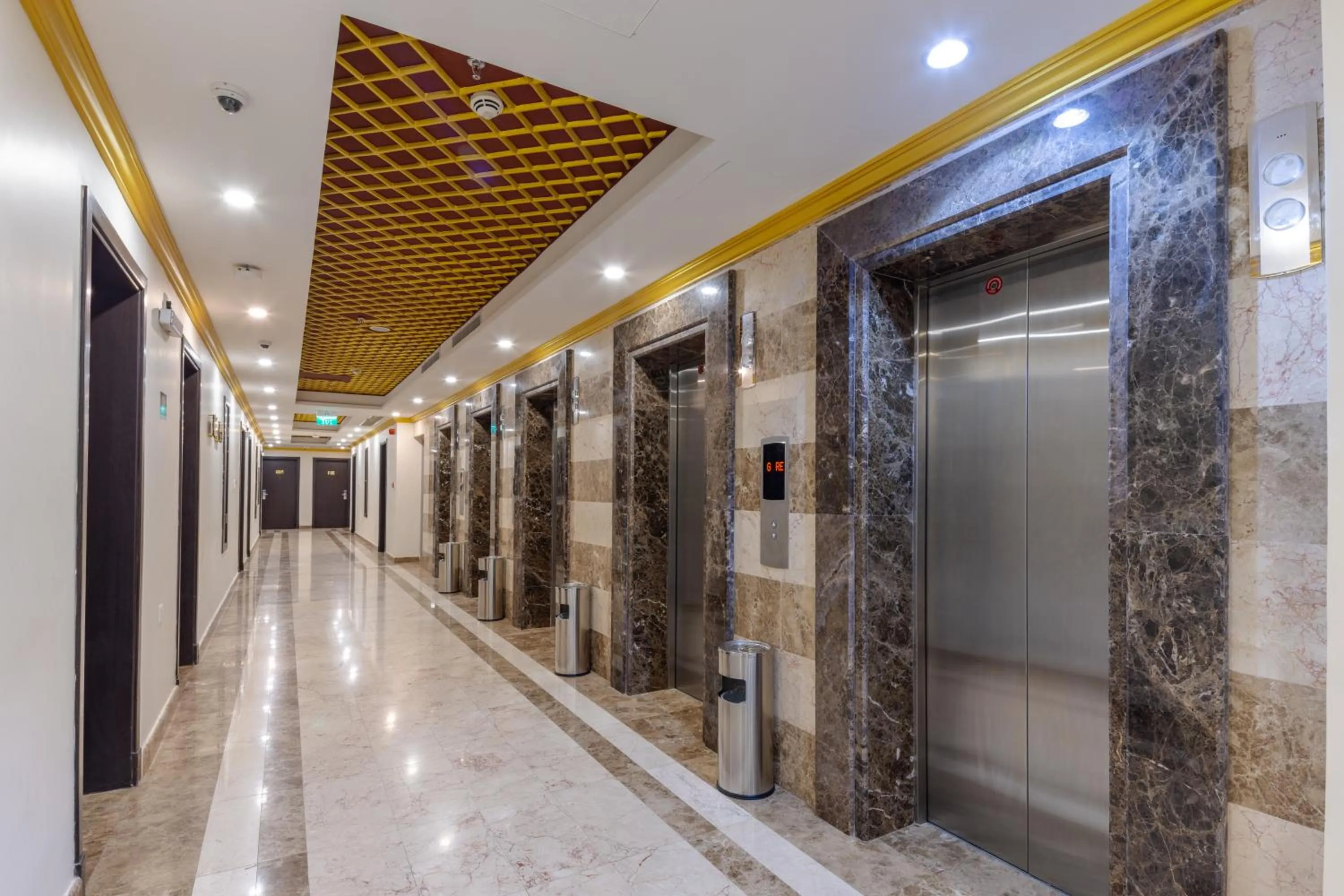 elevator in فندق سنود الدانة Snood Al Dana Hotel