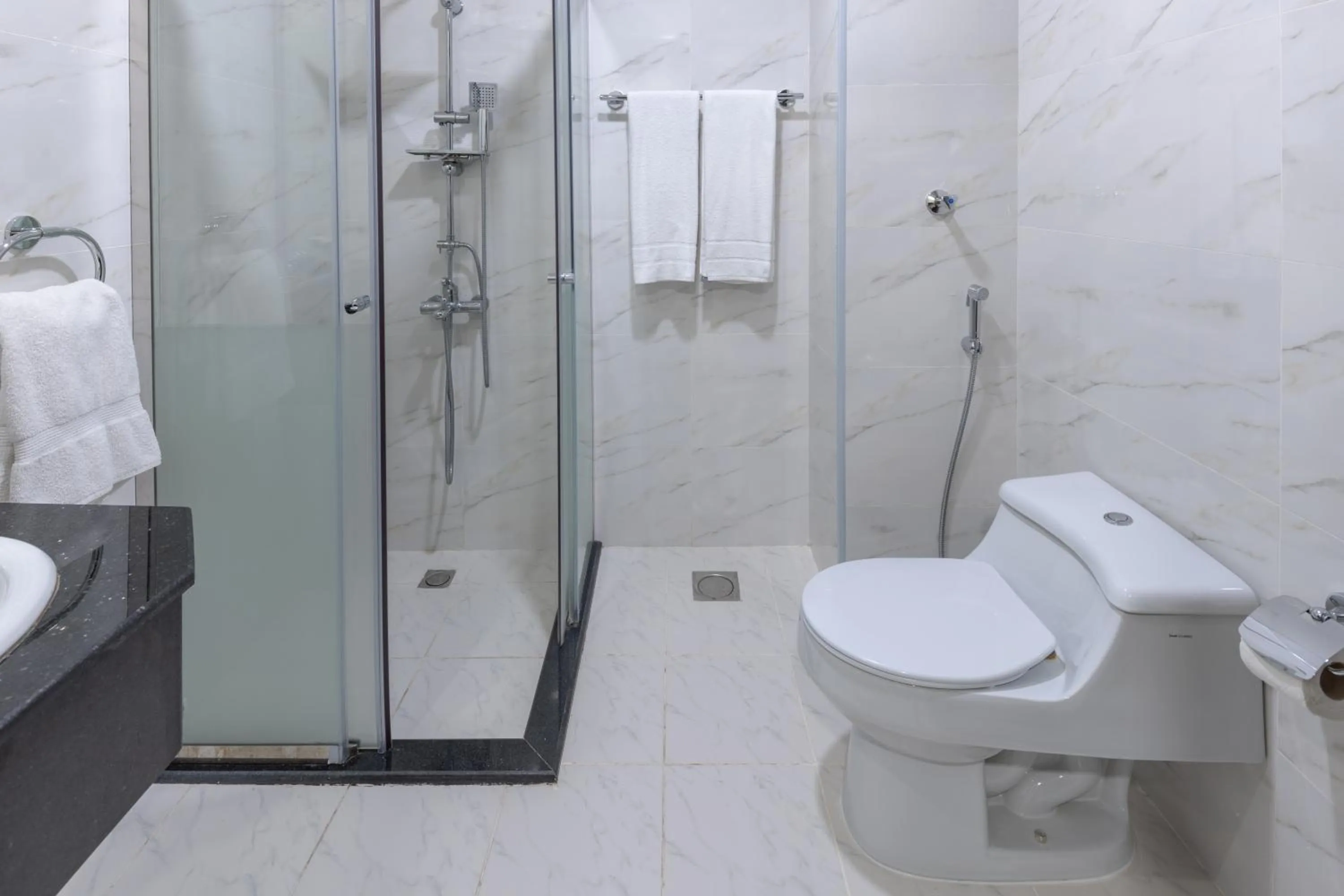 Shower in فندق سنود الدانة Snood Al Dana Hotel