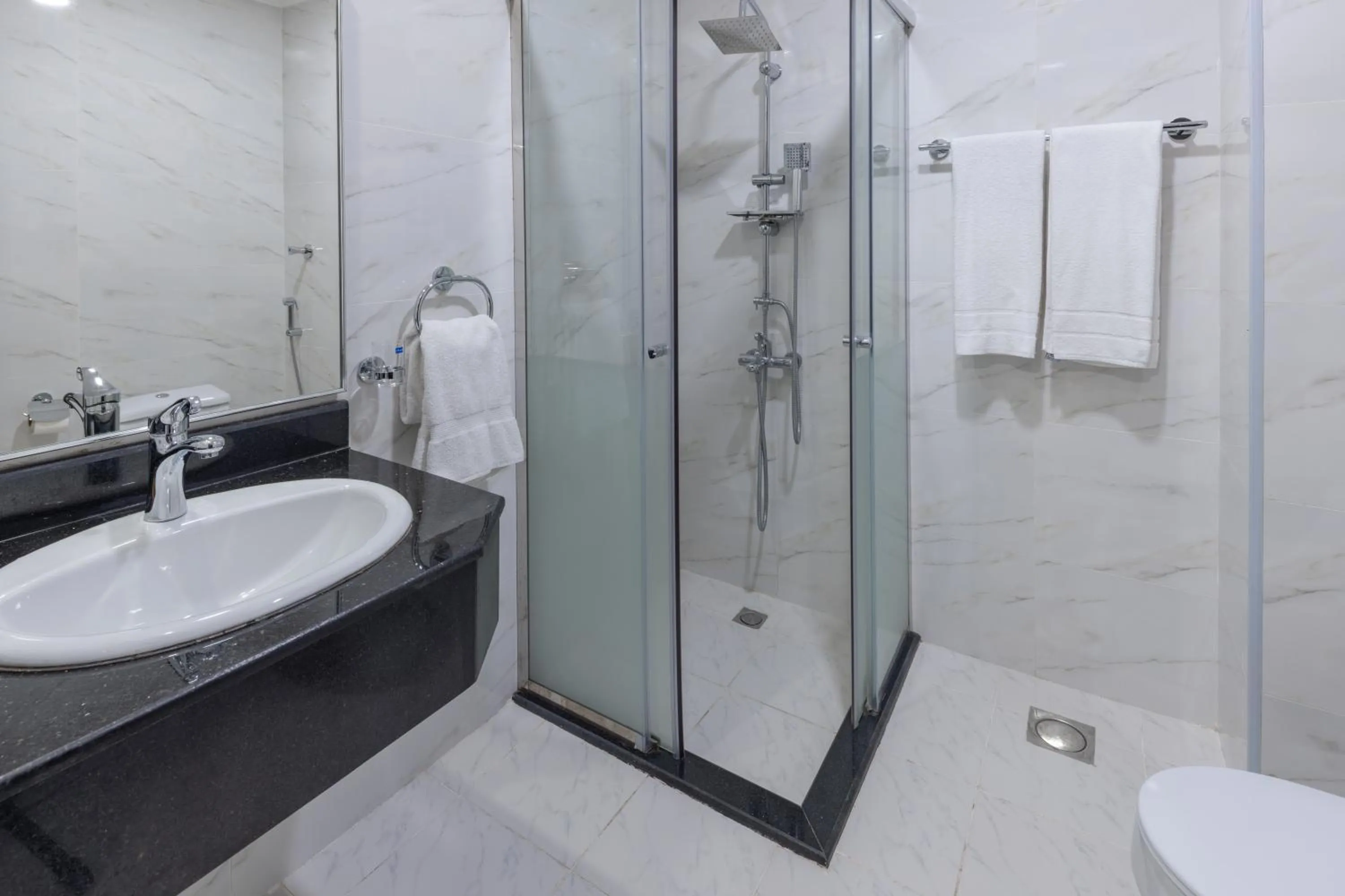 Shower in فندق سنود الدانة Snood Al Dana Hotel