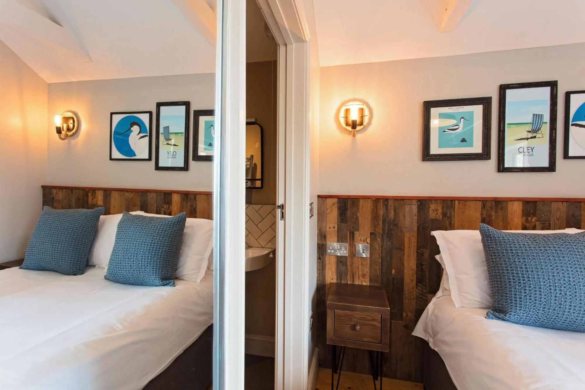 Bathroom, Bed in The Three Swallows Cley